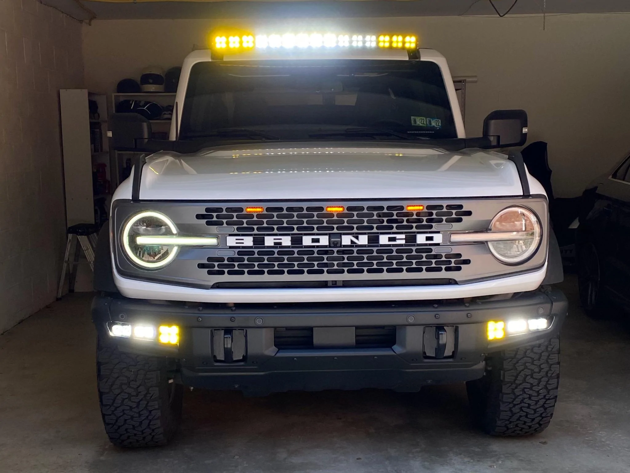 Ford Bronco OXFORD WHITE Bronco Club C342E3EA-55F3-471A-BC6A-9DD36F5B6783