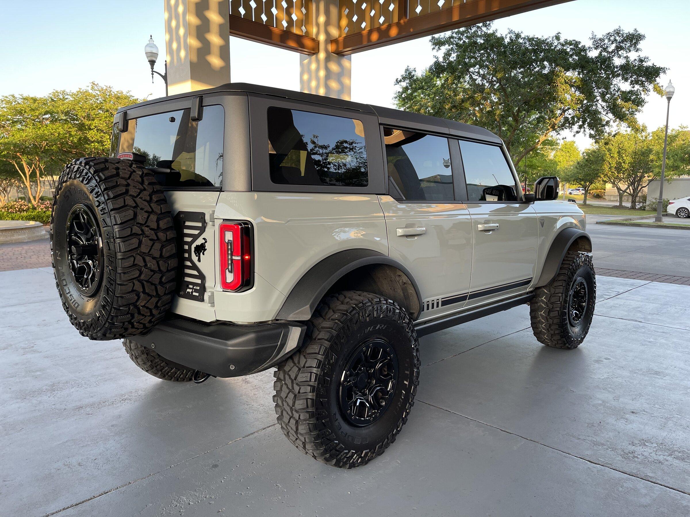 Ford Bronco CACTUS GRAY Bronco Club 8E8353F2-B59C-43DA-B505-7A65041F8DCA