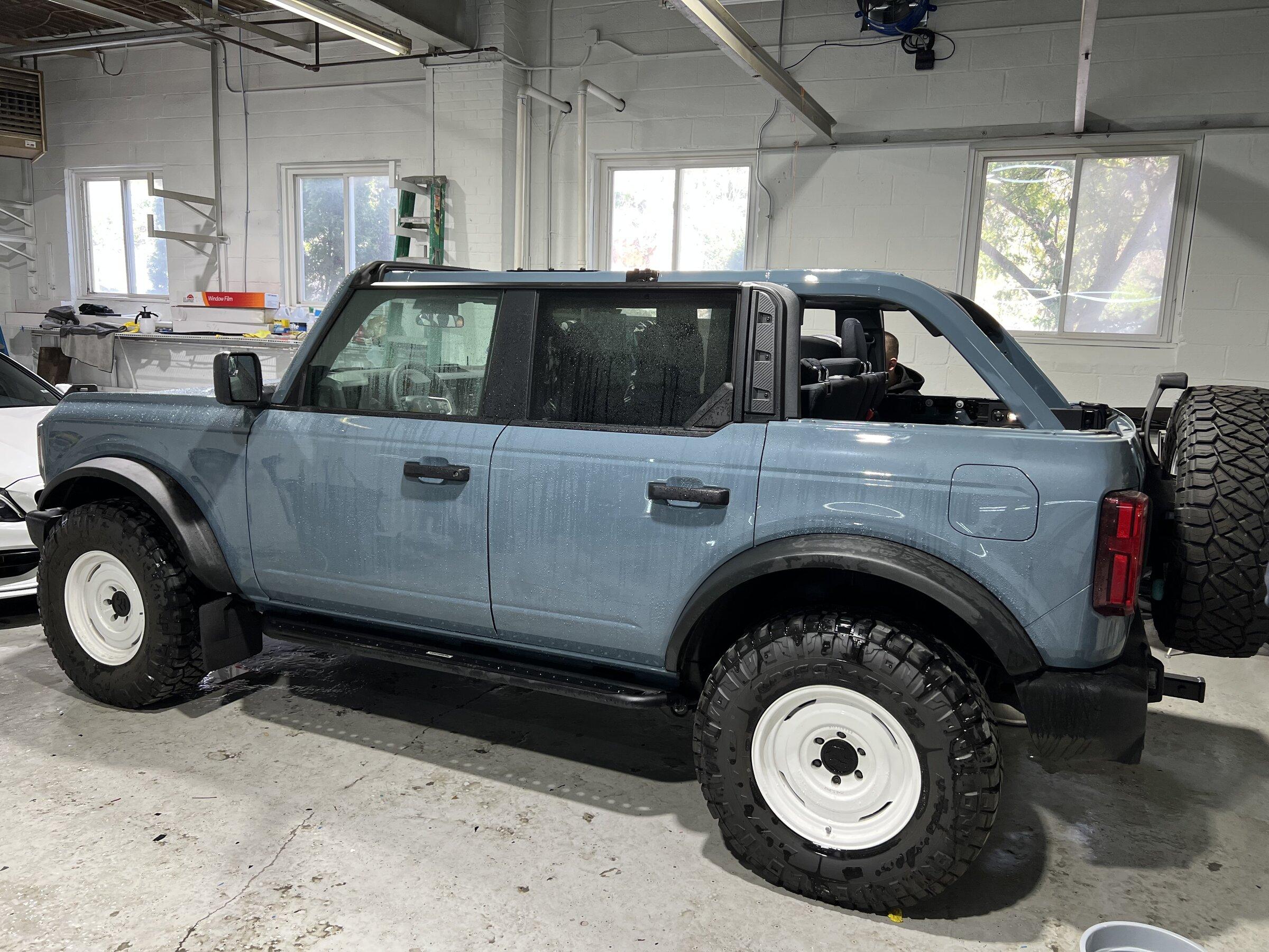 Ford Bronco Roll sport bars wrapped in gloss white 8D280968-B534-4623-A771-E3D7CDA44416