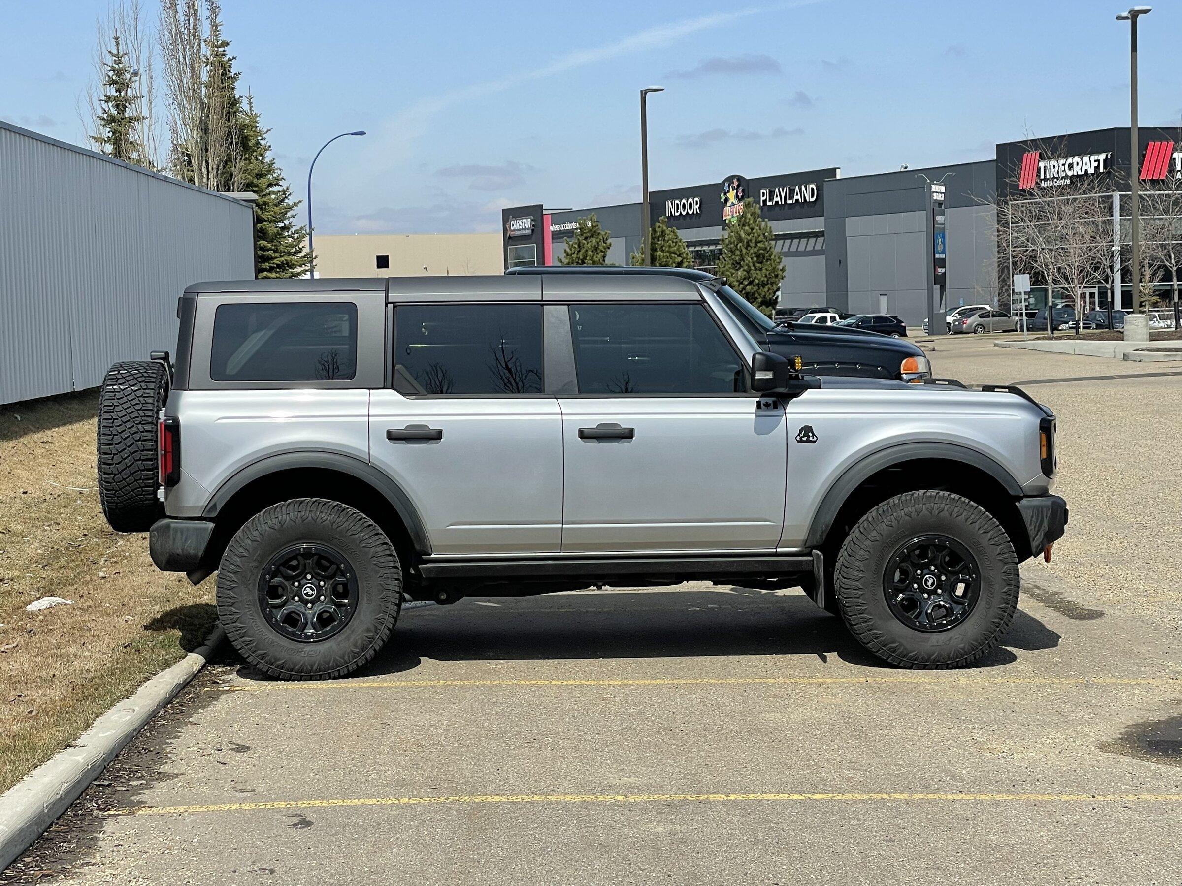 Ford Bronco ICONIC SILVER Bronco Club A52E89B9-0223-4022-83E3-43D6A2C33E8B