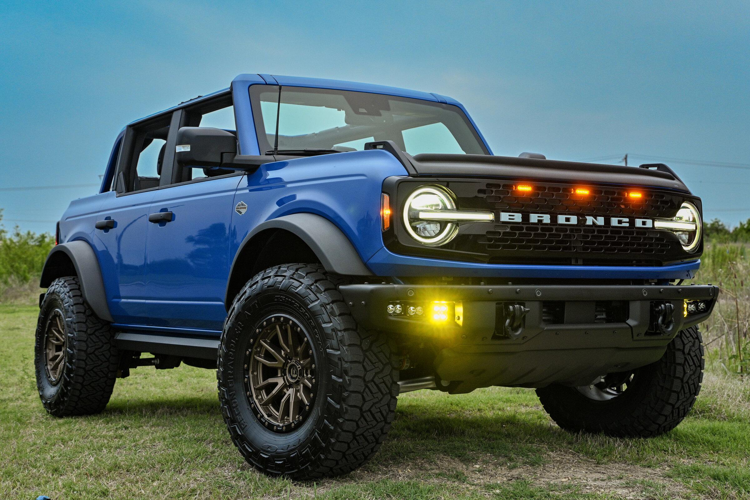 Ford Bronco VELOCITY BLUE Bronco Club otr_0863