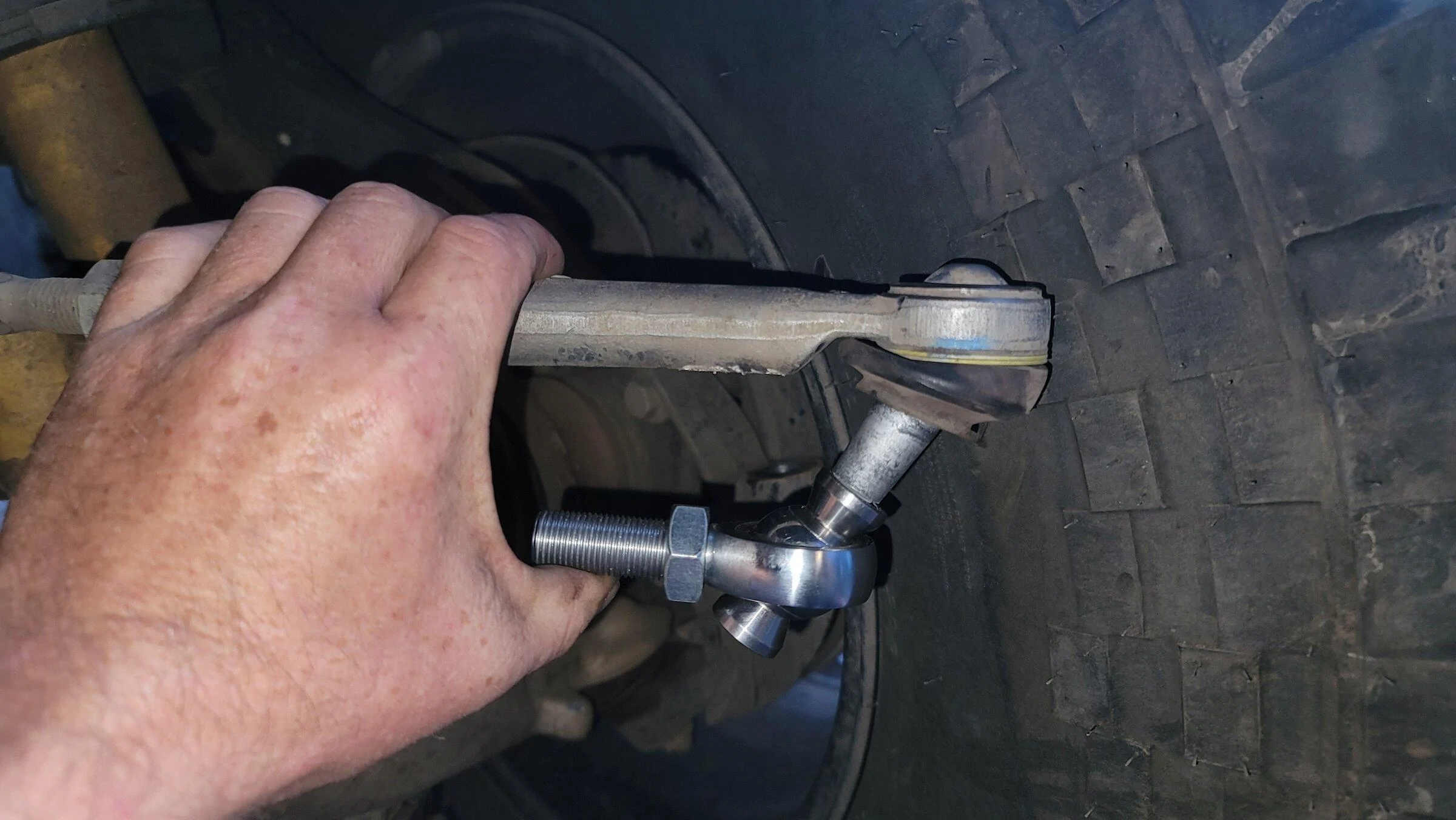 Ford Bronco Fabtech Tie Rod Replacement 20220423_200706
