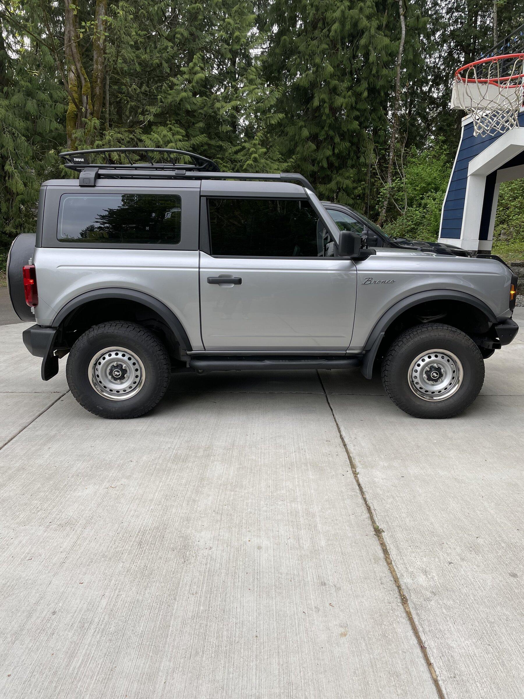 Ford Bronco ICONIC SILVER Bronco Club A33C226C-4FBC-45E6-9664-10870E907714