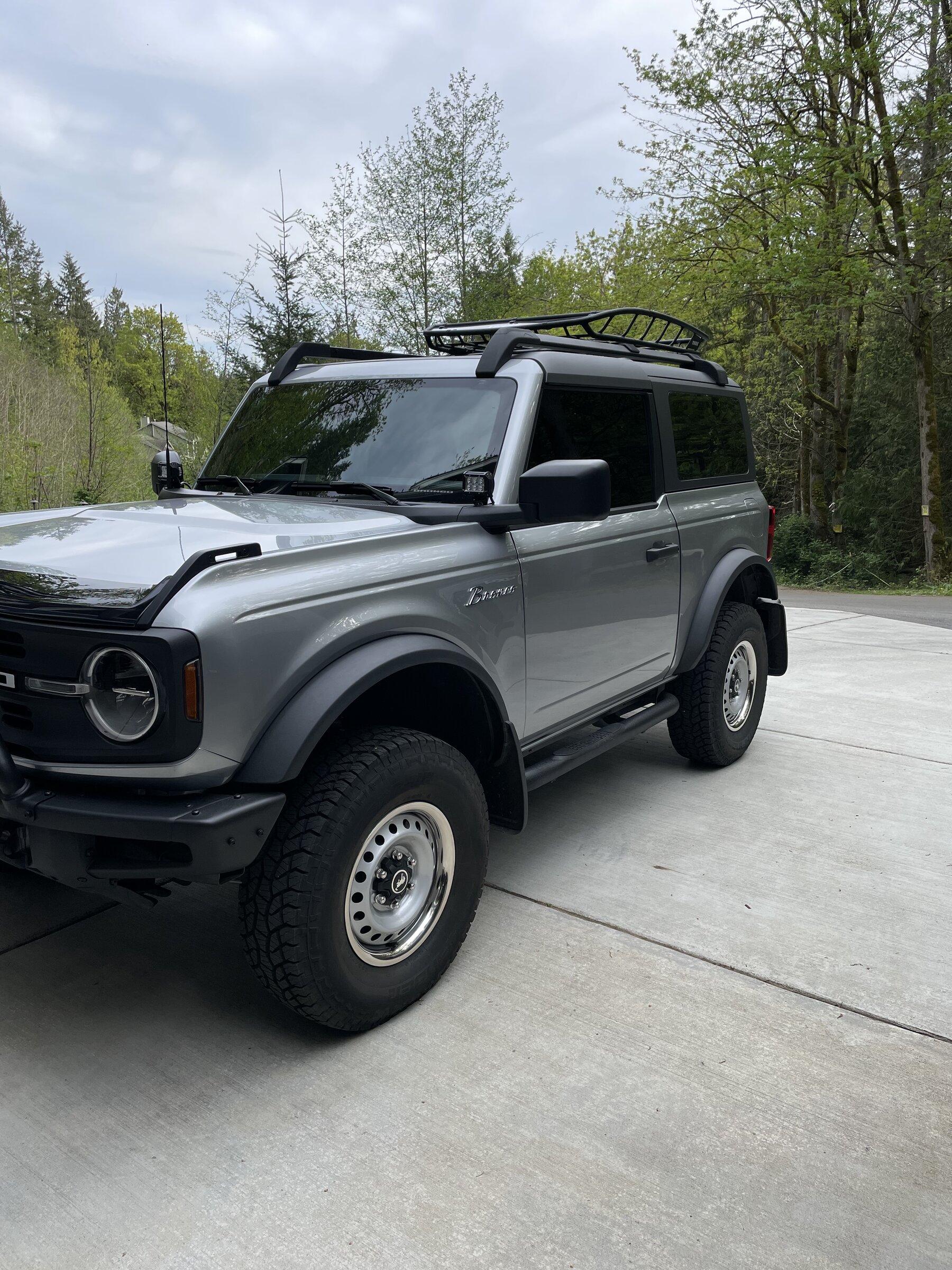 Ford Bronco ICONIC SILVER Bronco Club C9911129-B0EA-4C3E-829F-0FFC41C9386D
