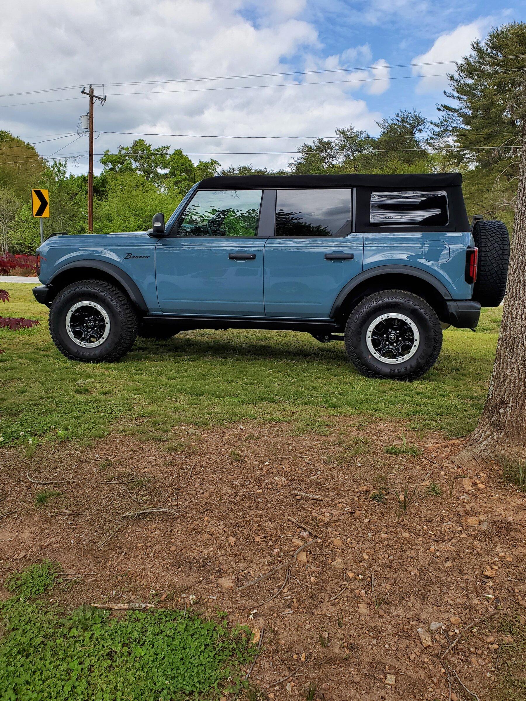 Ford Bronco Base Model added Badlands Wheels and Tires 20220416_145424