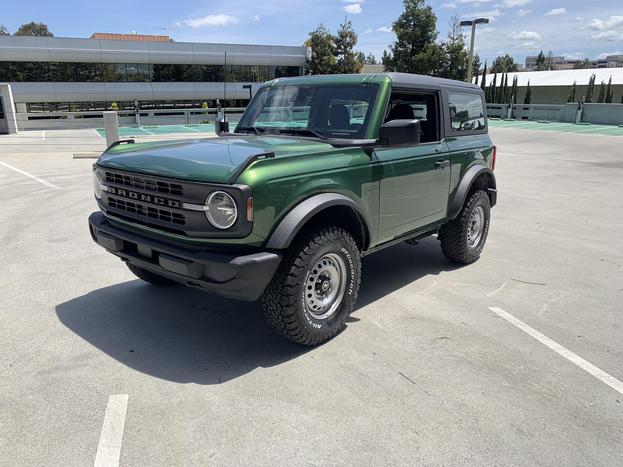 Ford Bronco 32" tires: 265/75/16 (32s) BFG KO2 on Base 2 Door IMG_1289