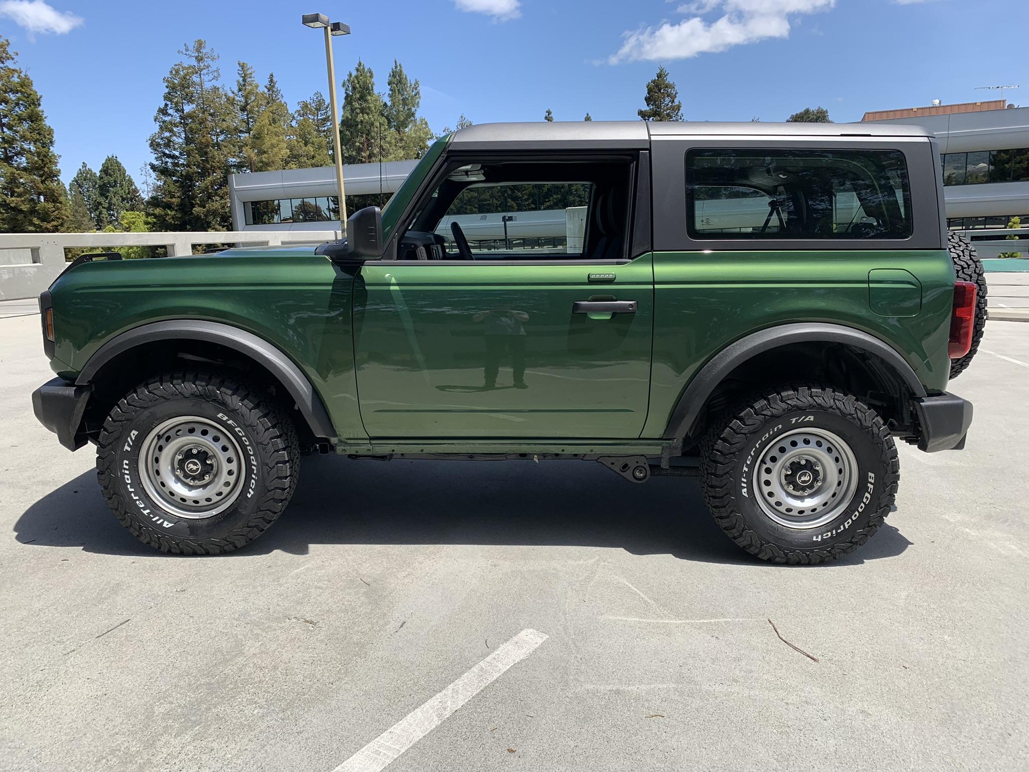 Ford Bronco 32" tires: 265/75/16 (32s) BFG KO2 on Base 2 Door IMG_1290