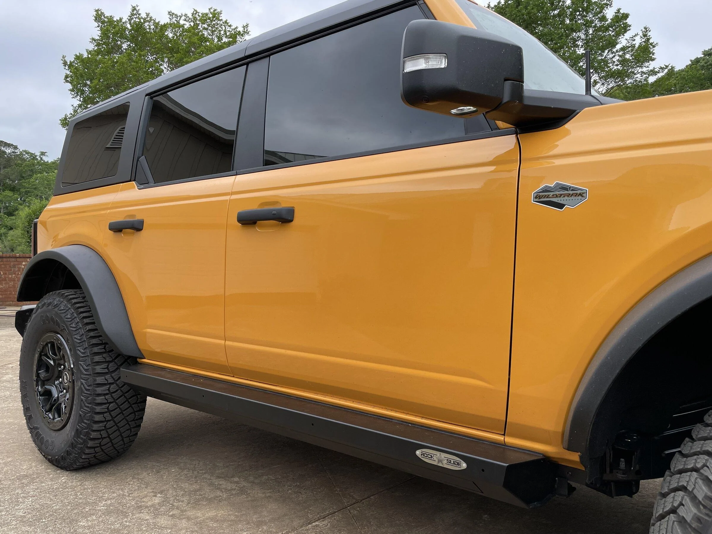Ford Bronco Installed Rock Slide Engineering step slider IMG_1884