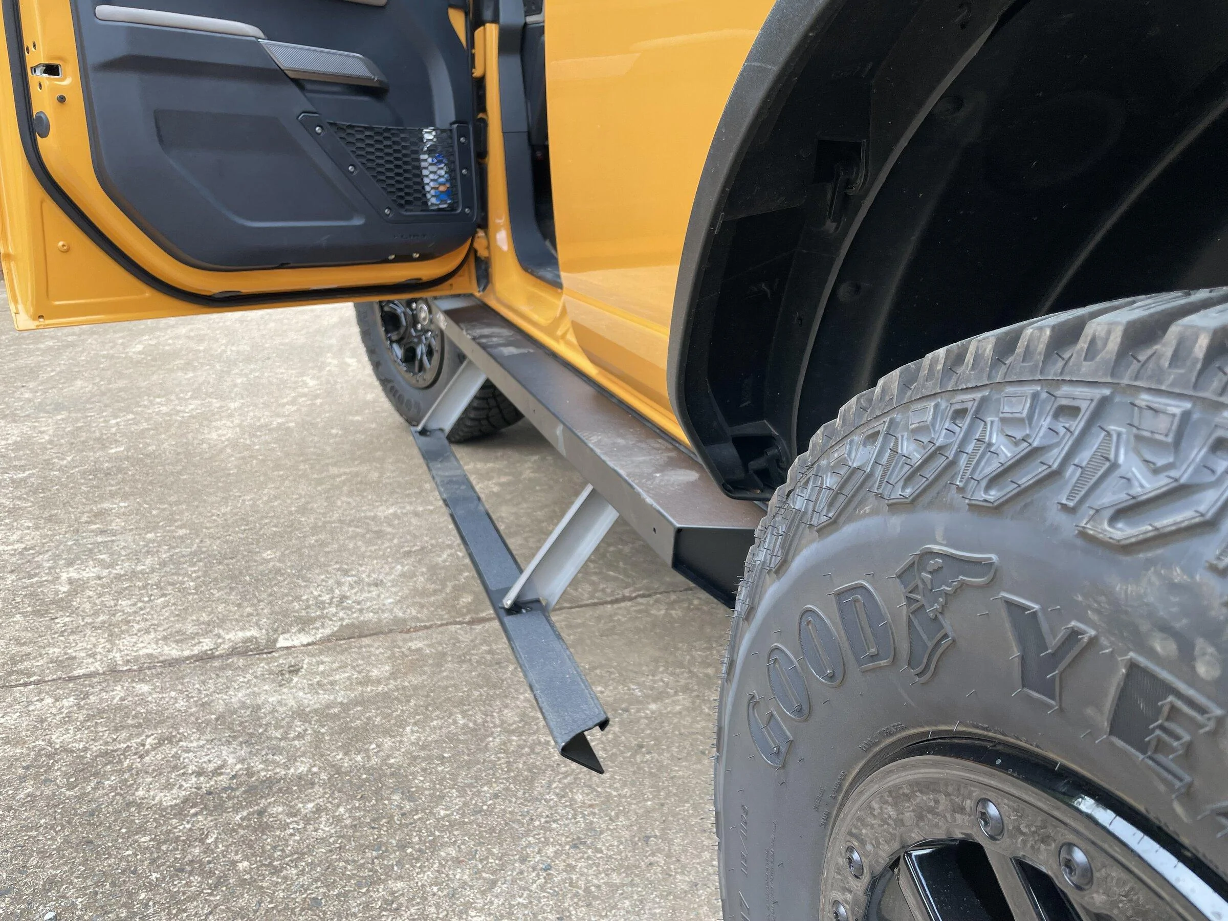 Ford Bronco Installed Rock Slide Engineering step slider IMG_1887