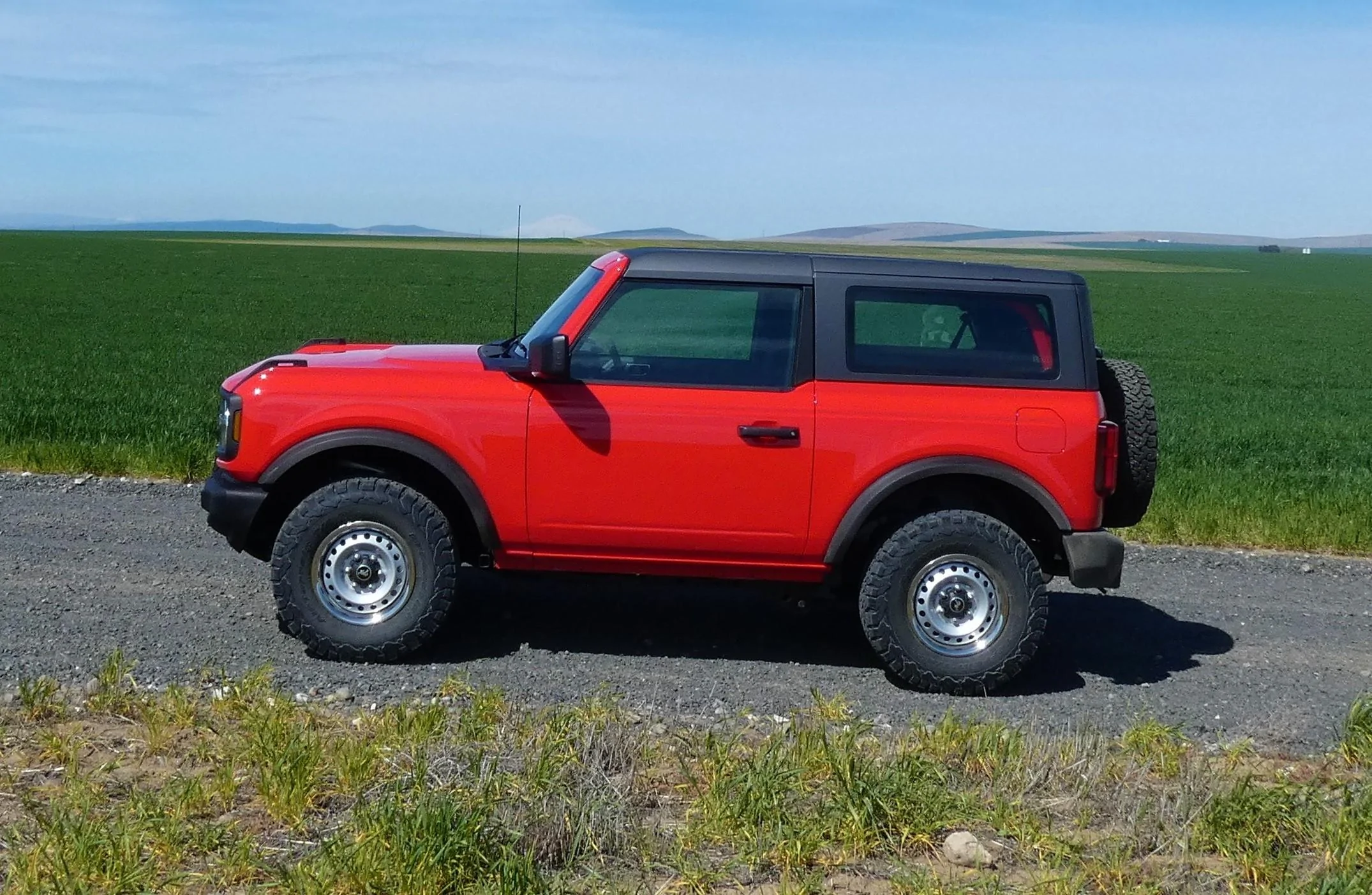 Ford Bronco 32" tires: 265/75/16 (32s) BFG KO2 on Base 2 Door 2022 5 4