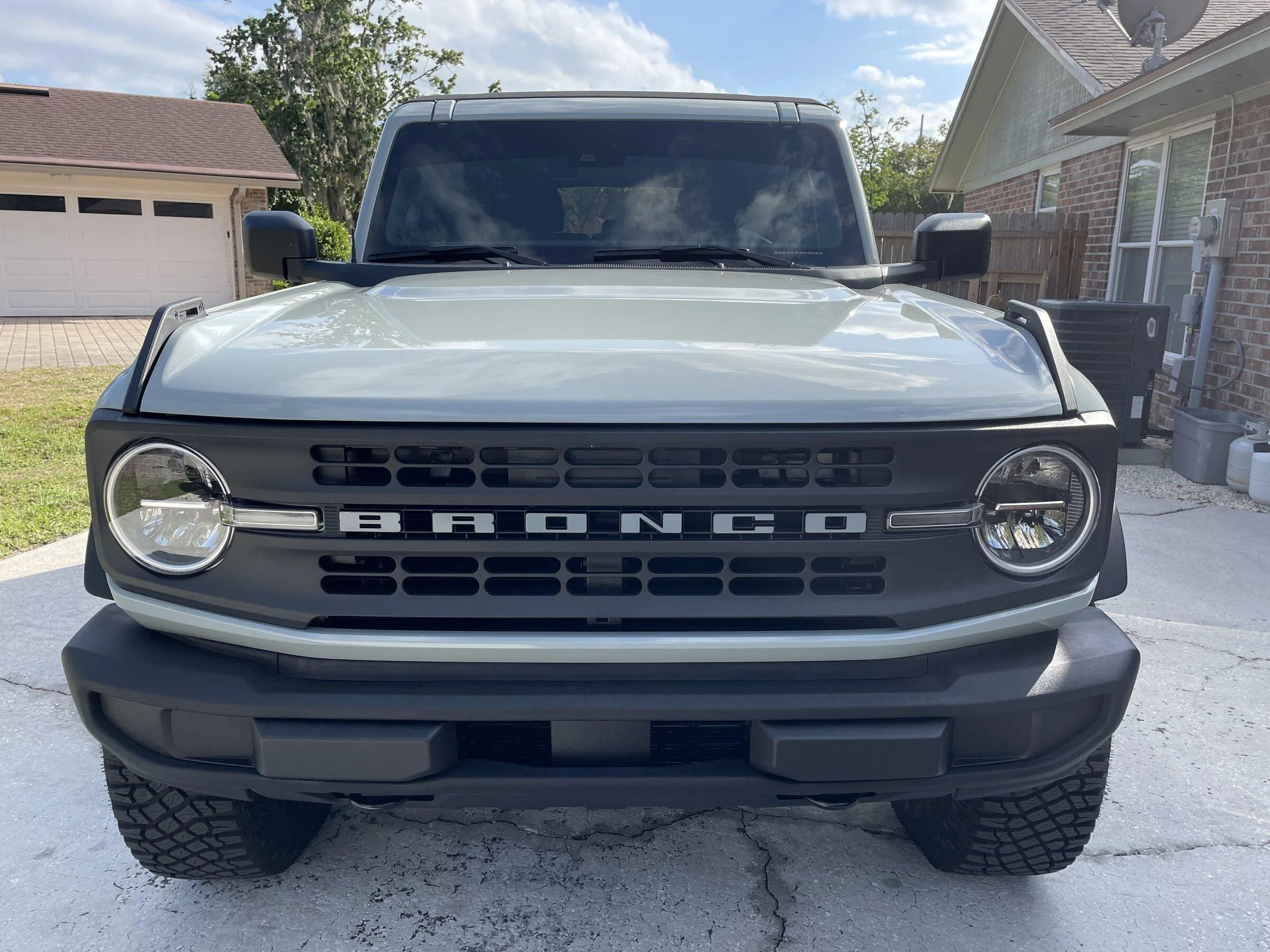 Ford Bronco CACTUS GRAY Bronco Club 7BFB0737-12DB-4C60-ADC5-63A06DE086DE