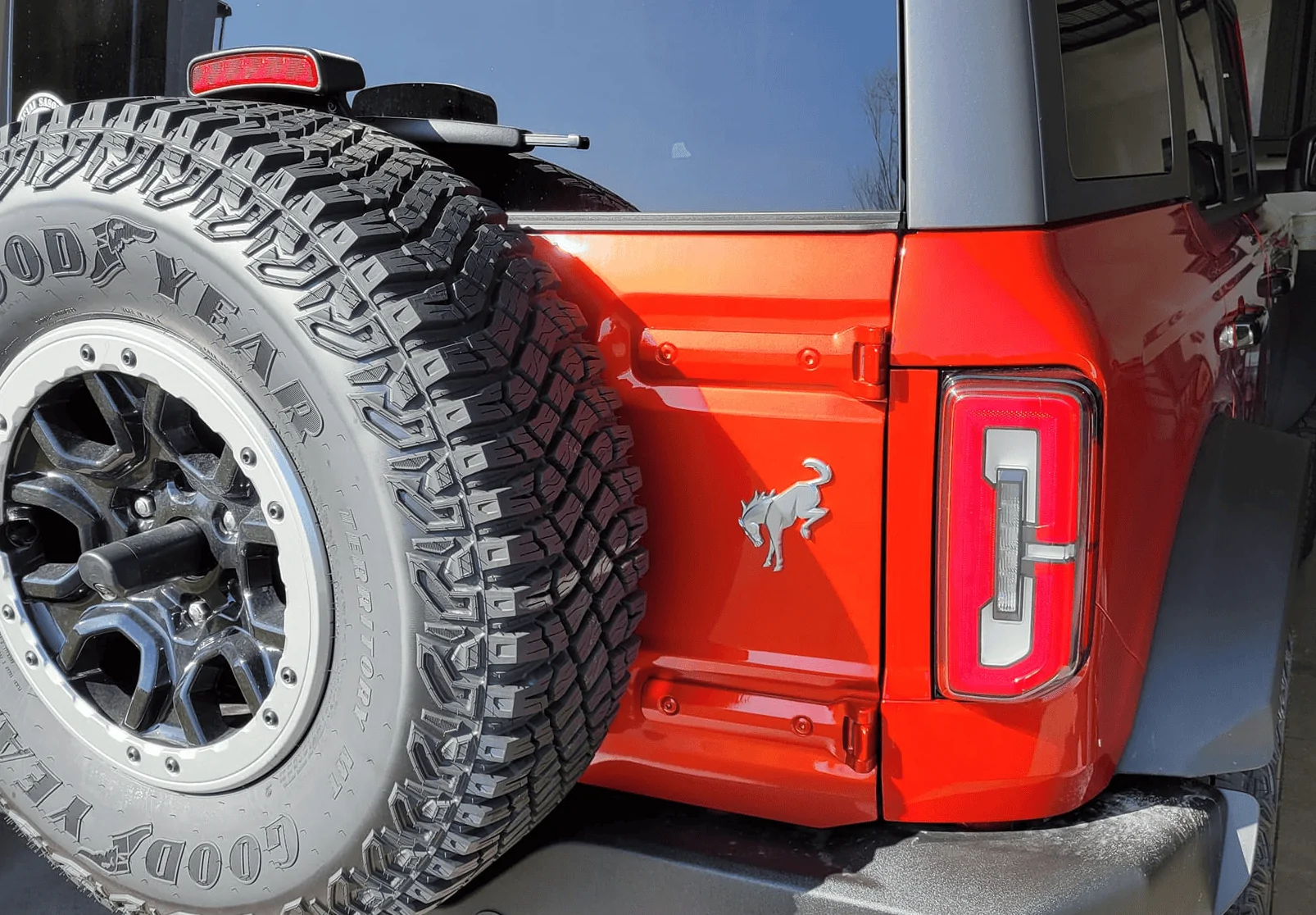 Ford Bronco HOT PEPPER RED Bronco Club 1652186935923