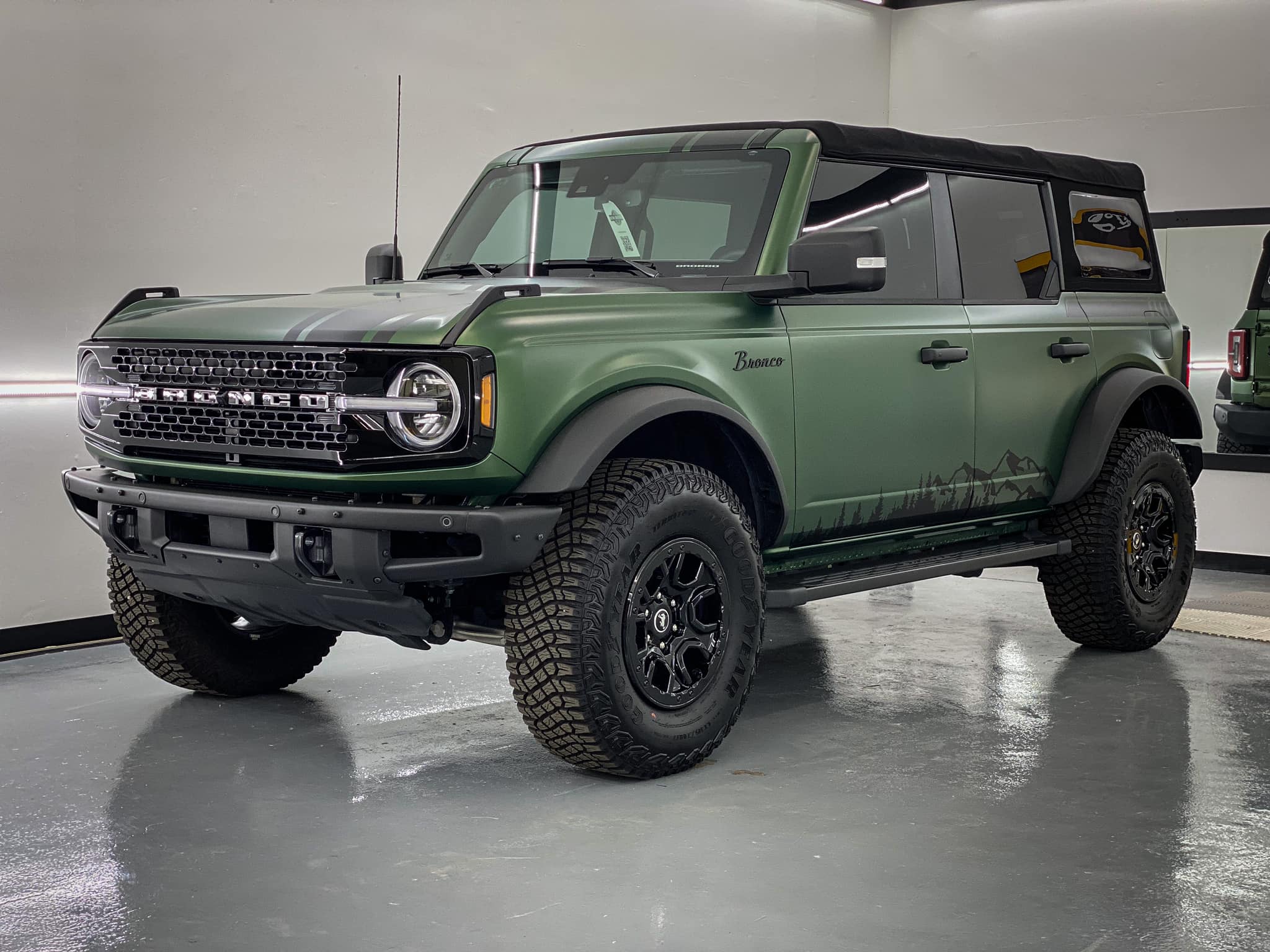 Ford Bronco ERUPTION GREEN Bronco Club Eruption Green Bronco XPEL Stealth PPF Wrapped + Graphics + Racing Stripes 8