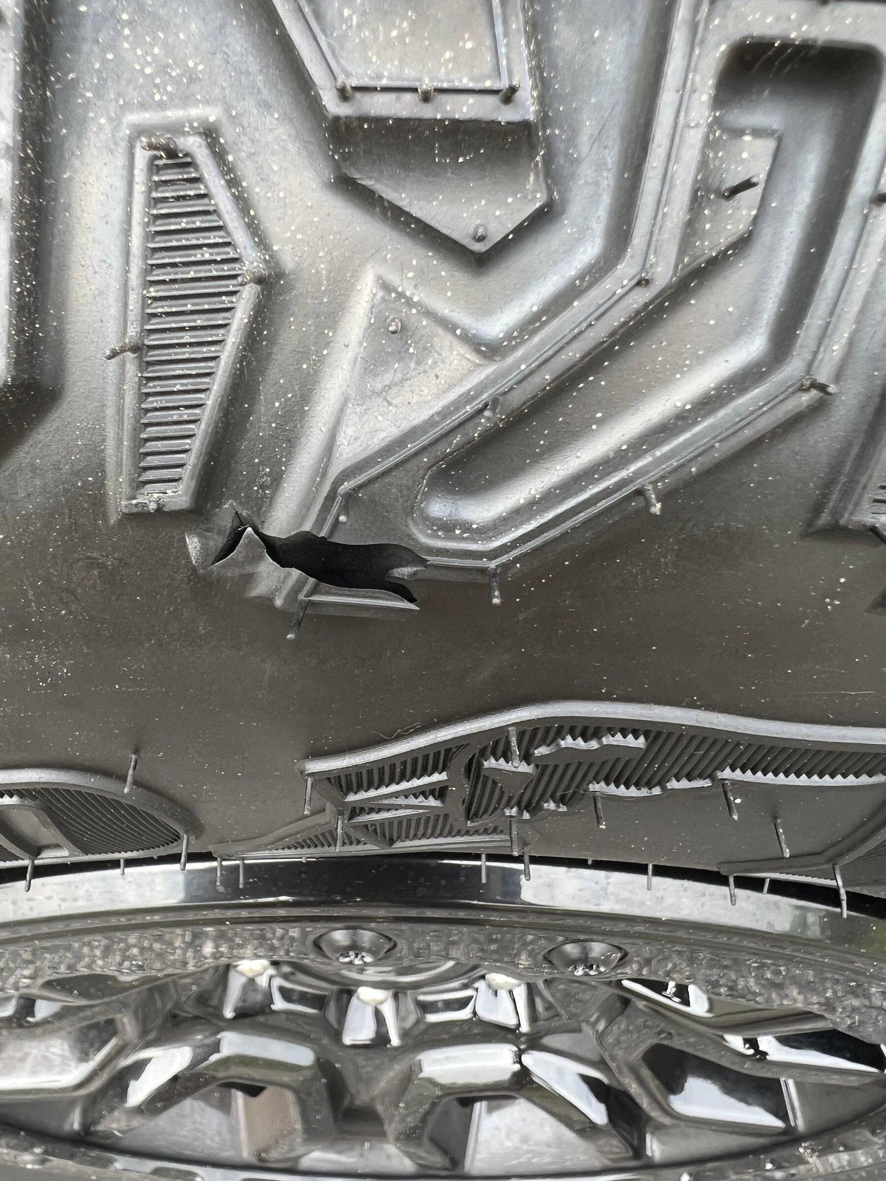 Ford Bronco Defective Goodyear SAS tires FFB4C42D-854C-4F8E-8CD5-0BCDB0B9326B