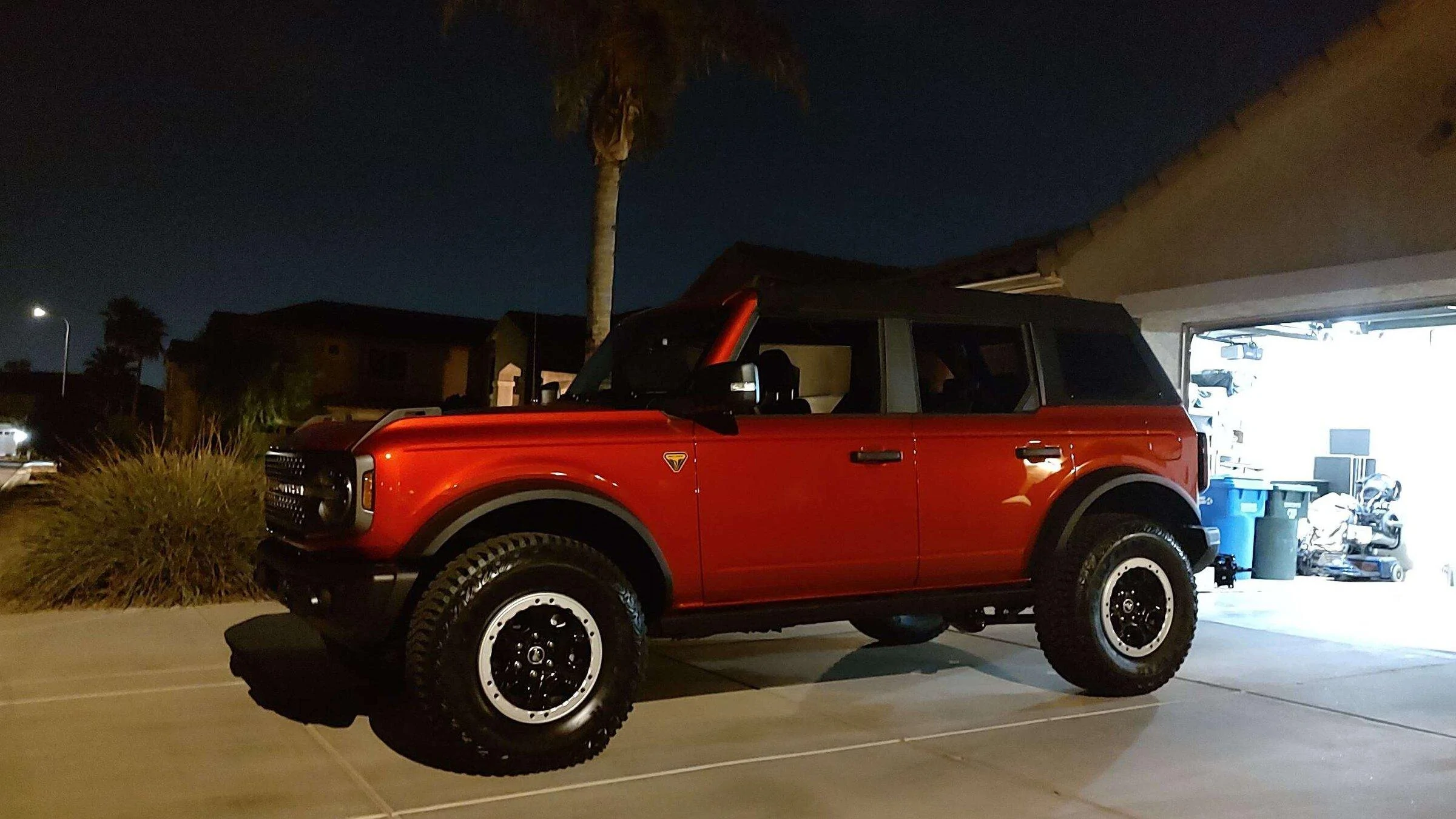 Ford Bronco HOT PEPPER RED Bronco Club 1F9AB0BB-3DE8-45D5-B735-3079B4A3CDD3