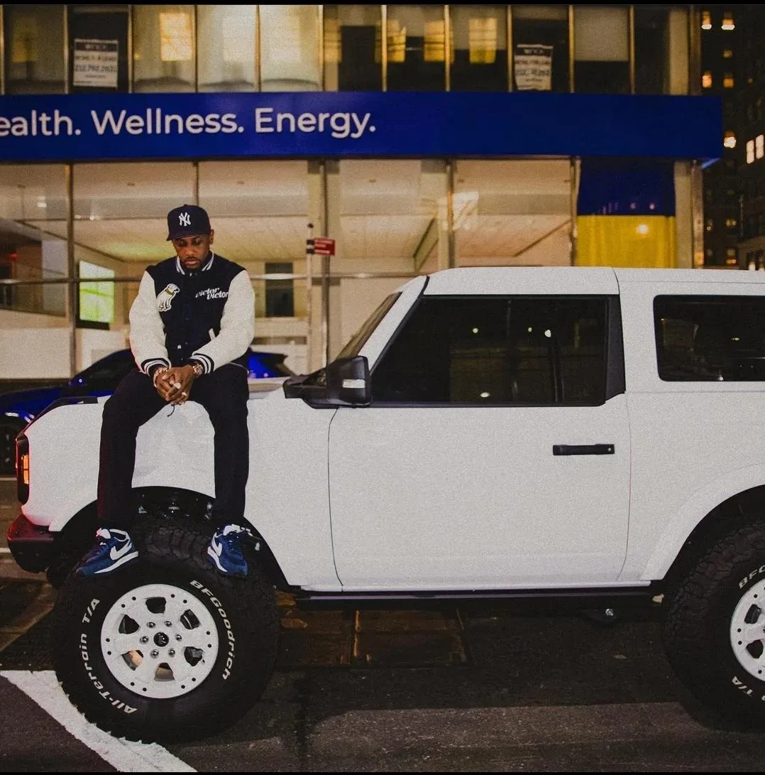 Ford Bronco Fabolous' Bronco w/ painted white top... Screenshot_20220510-200013_Instagram