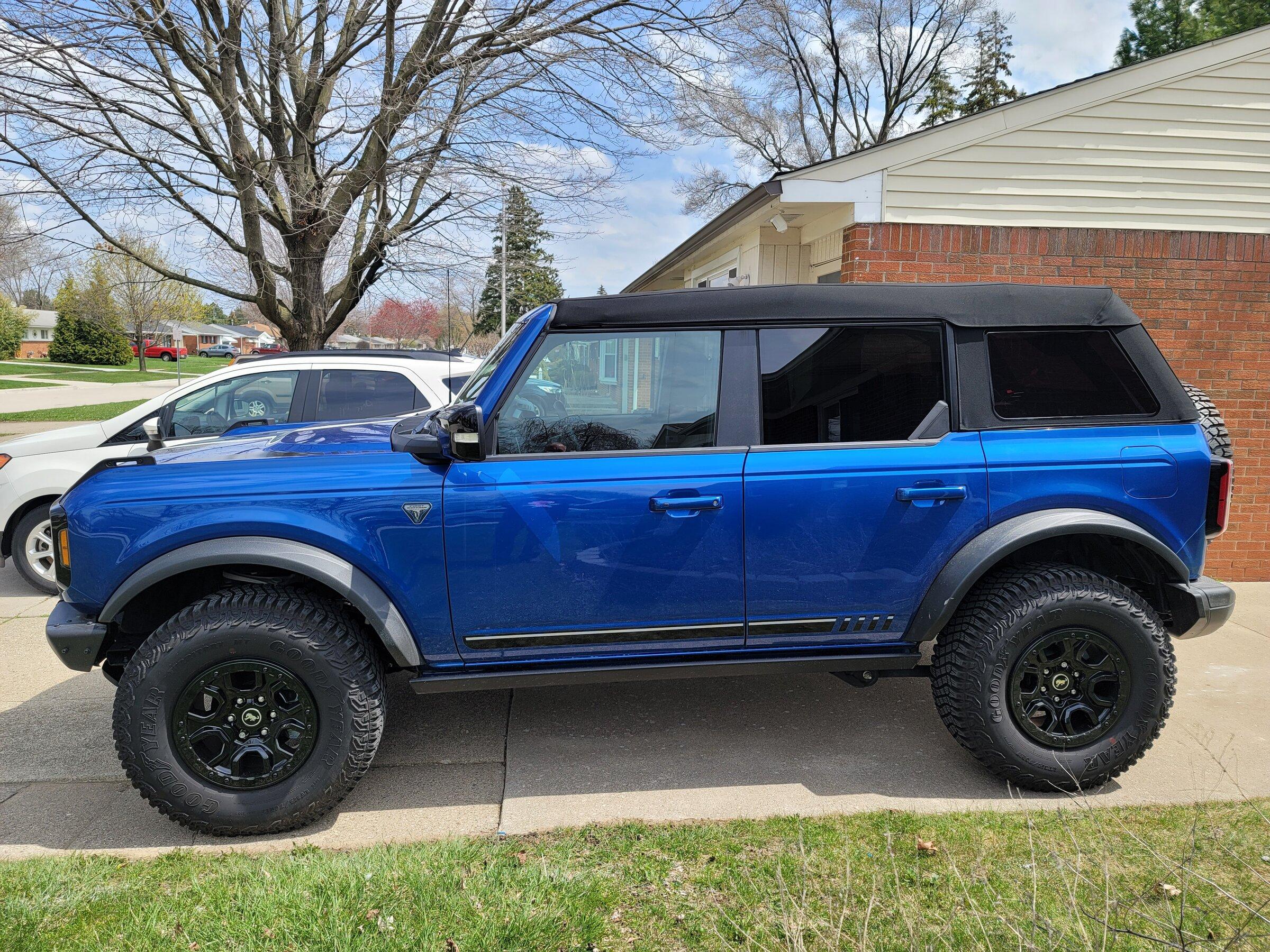 Ford Bronco Bestop Trektop Slantback soft top finally installed 20220424_134003