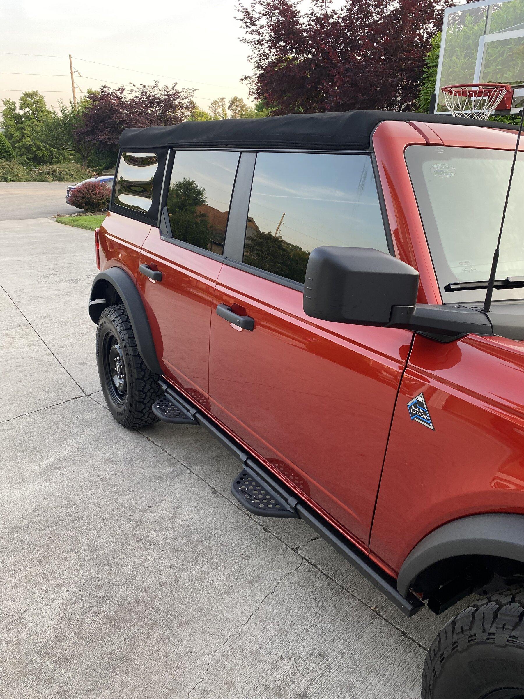 Ford Bronco HOT PEPPER RED Bronco Club 4E5FBFFA-B293-4FA2-8D6B-0C96C8054B1E