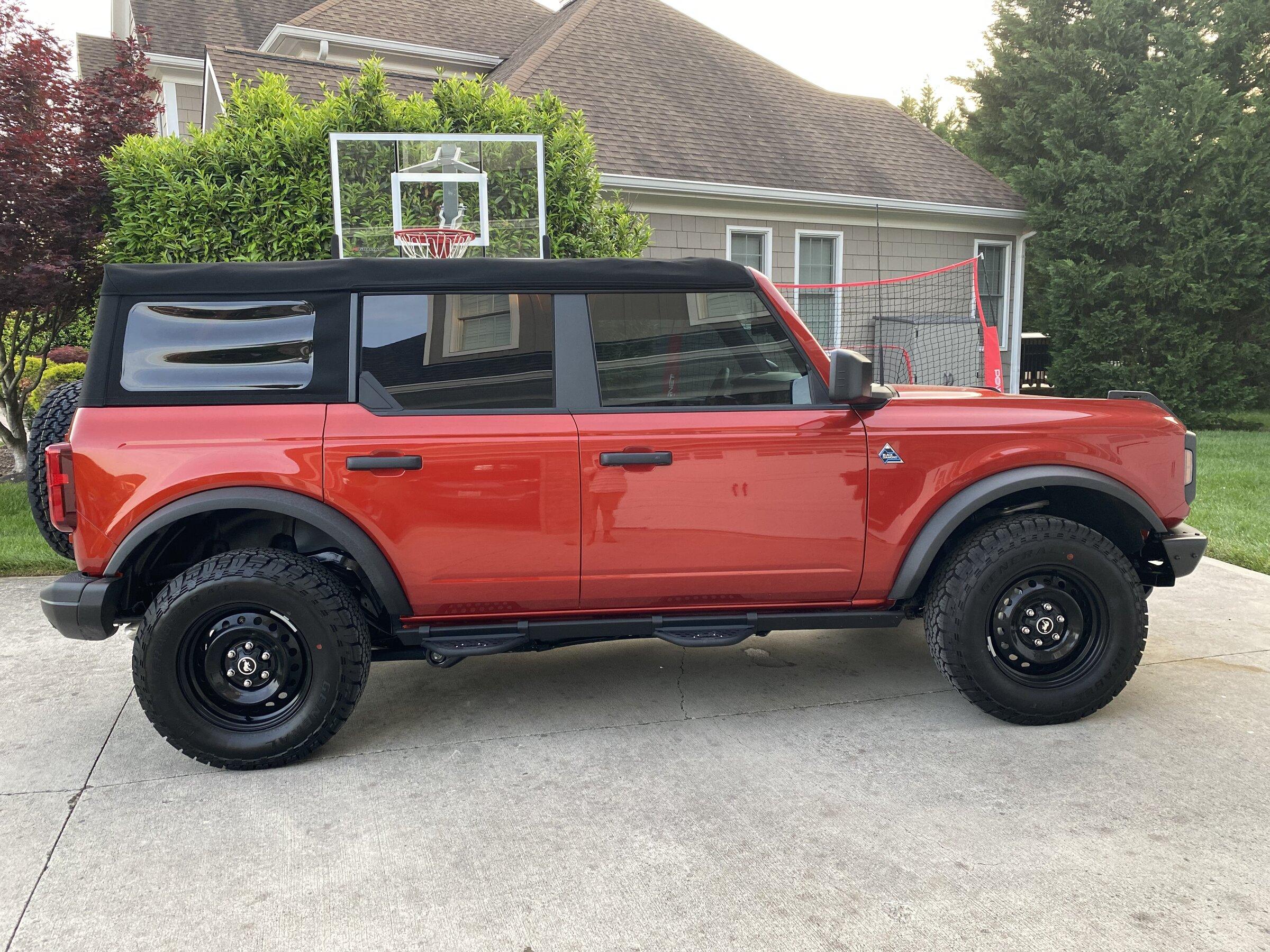 Ford Bronco HOT PEPPER RED Bronco Club 2710D8E4-0785-4F77-BBED-C8C38B66DAAC