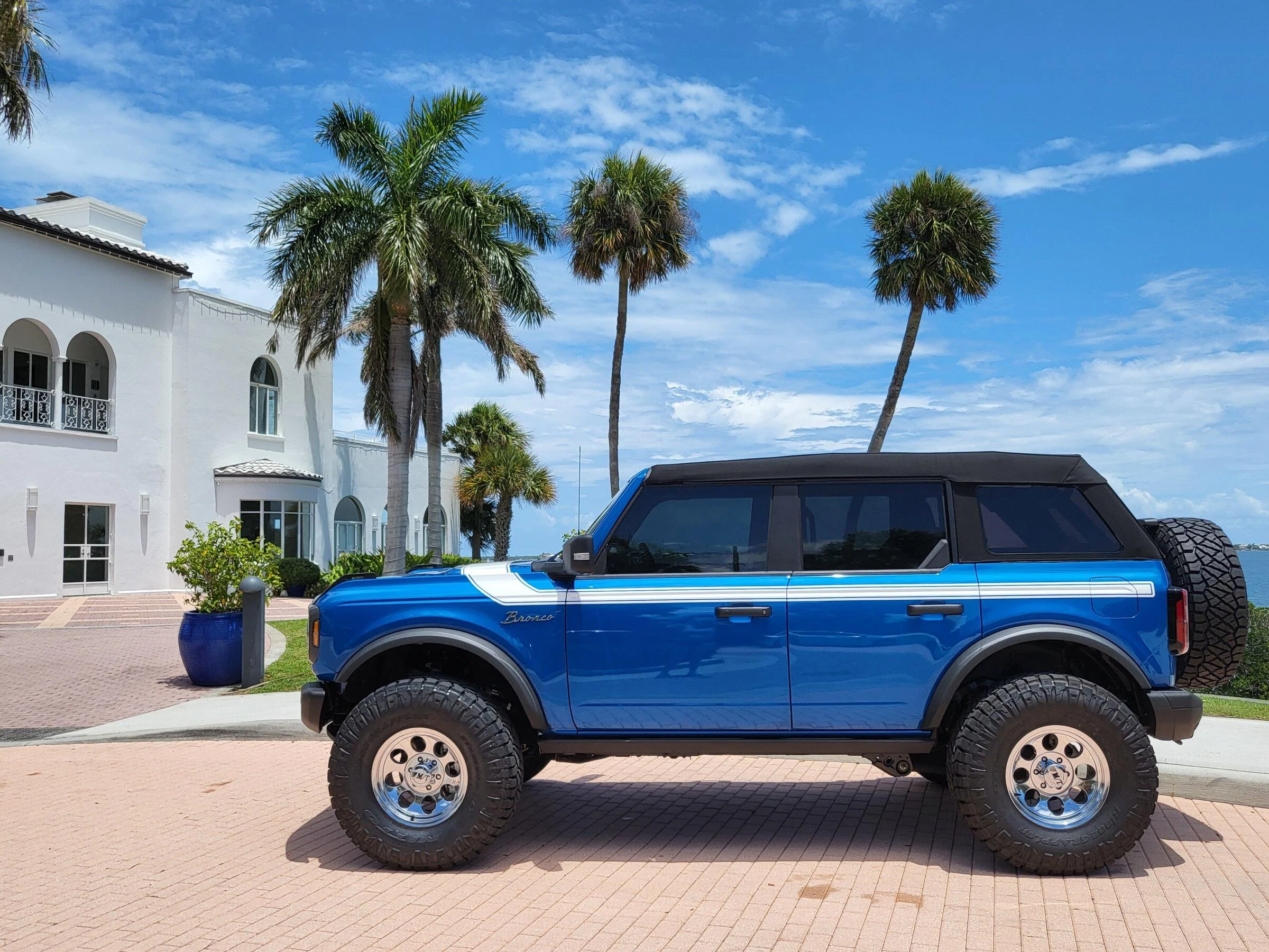 Ford Bronco VELOCITY BLUE Bronco Club 20220512_131813