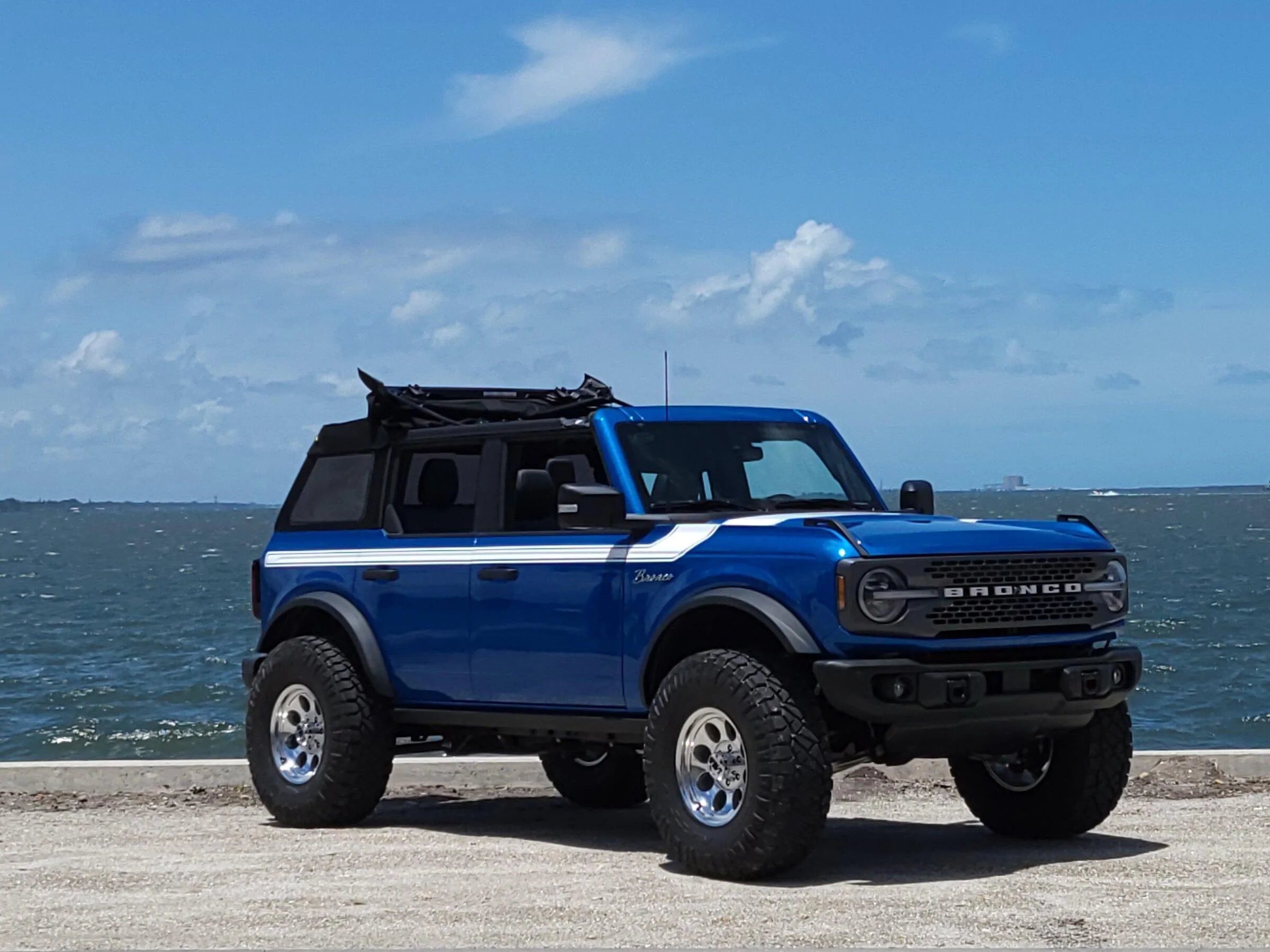Ford Bronco VELOCITY BLUE Bronco Club 20220512_133839
