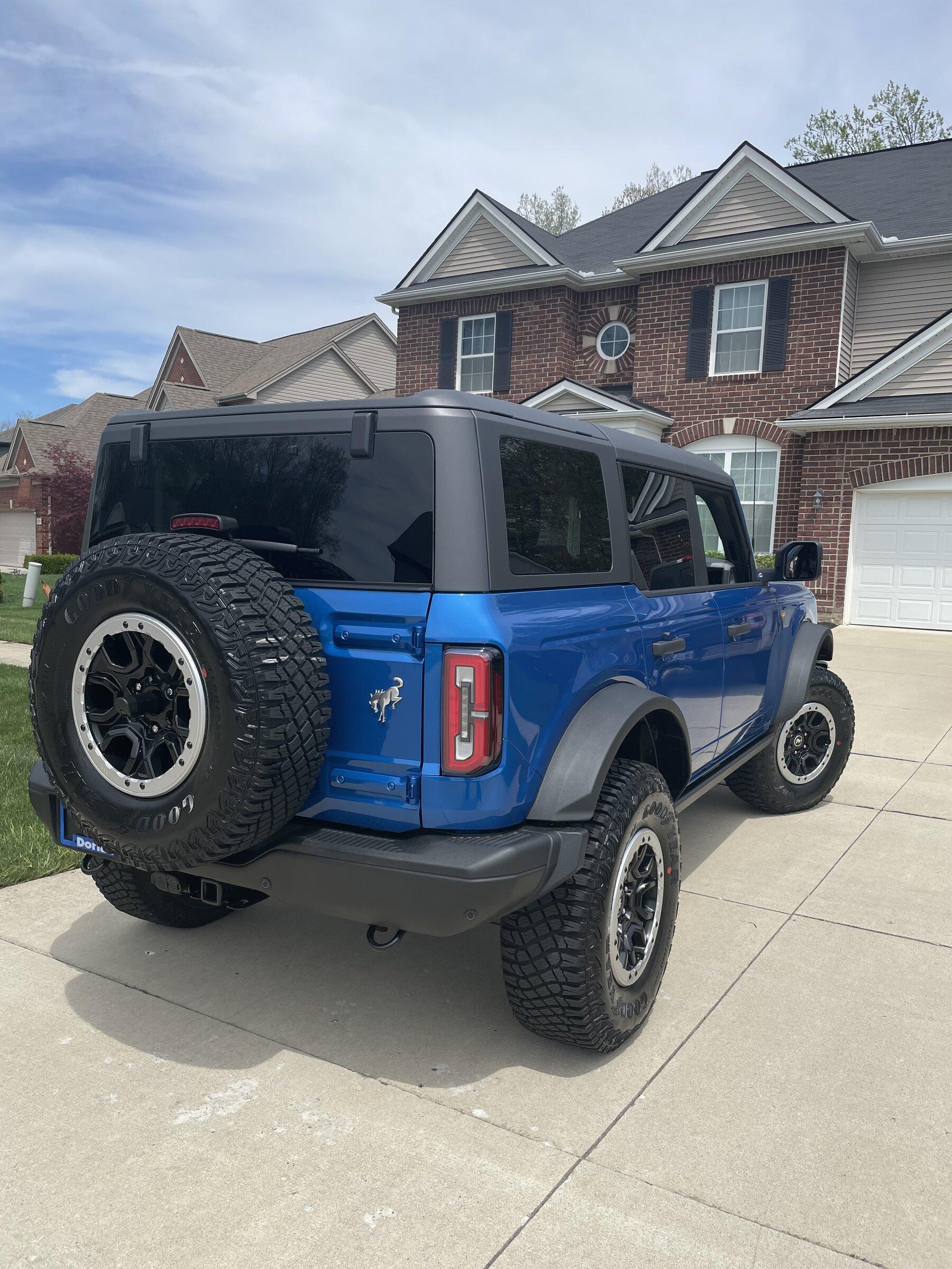 Ford Bronco VELOCITY BLUE Bronco Club AEEADEB9-BF8D-4128-89F2-7AF5C2369BCE