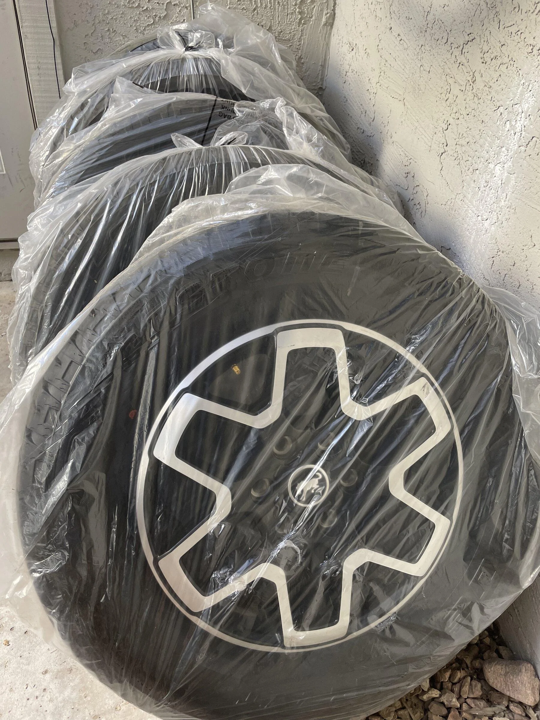 Ford Bronco Selling Outer Banks Wheelset D6C945A2-947A-4992-BBBD-4D14AEB5899B