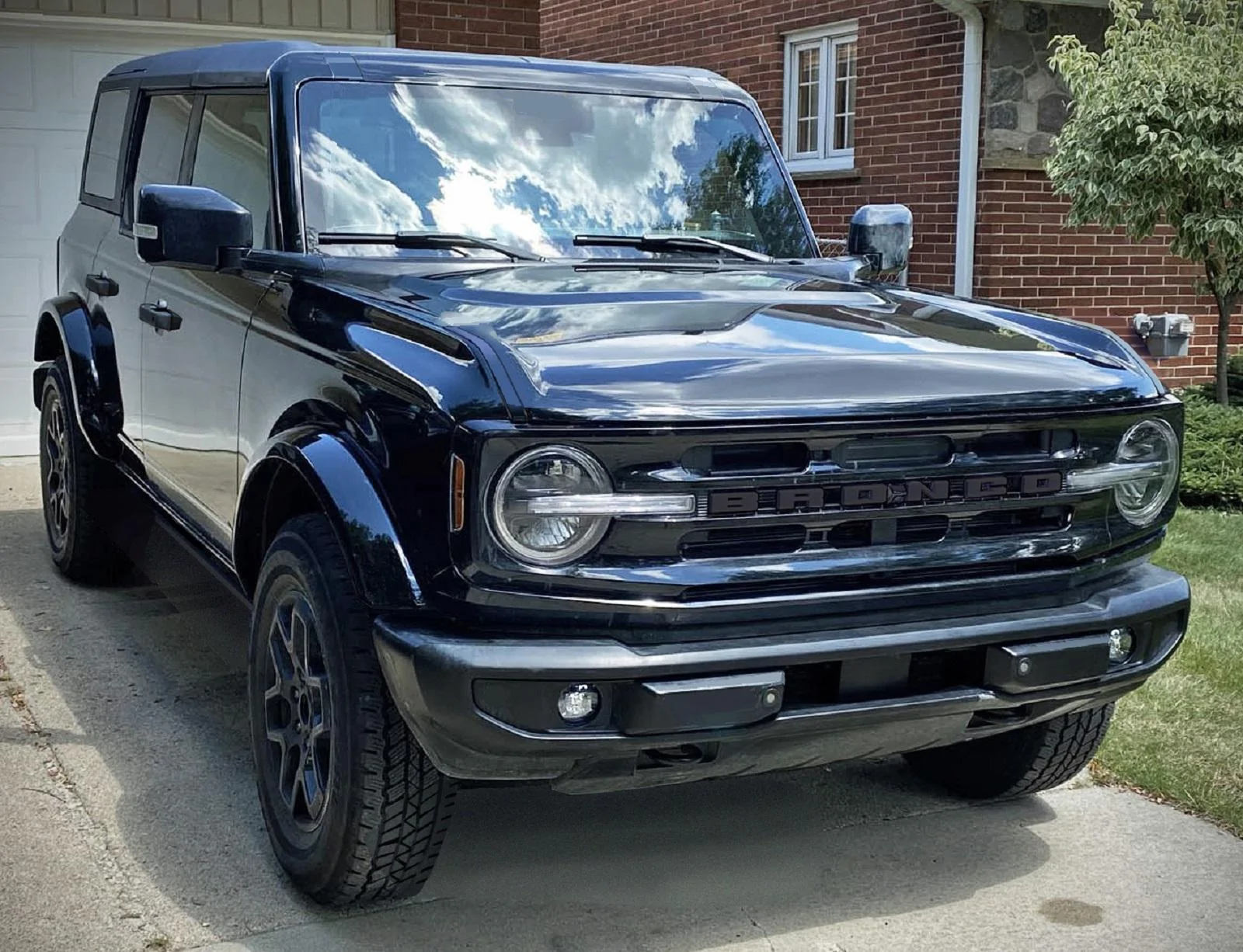 Ford Bronco What’s your fav current gen Bronco pic/CGI ! 2021 Ford Bronco Outer Banks Shadow Black alt a