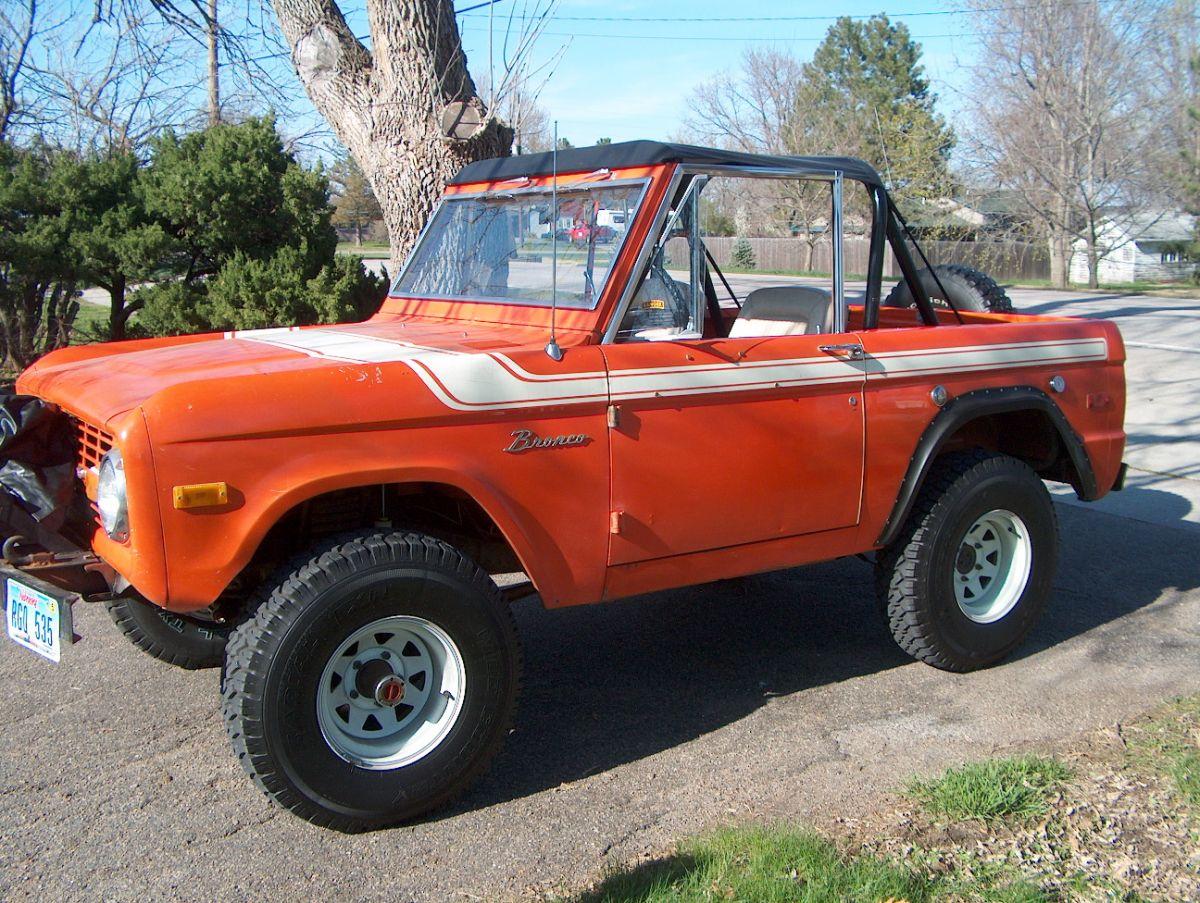 Ford Bronco OG vs Modern F771B519-A87A-4C81-A127-8FFBDDA3A85D