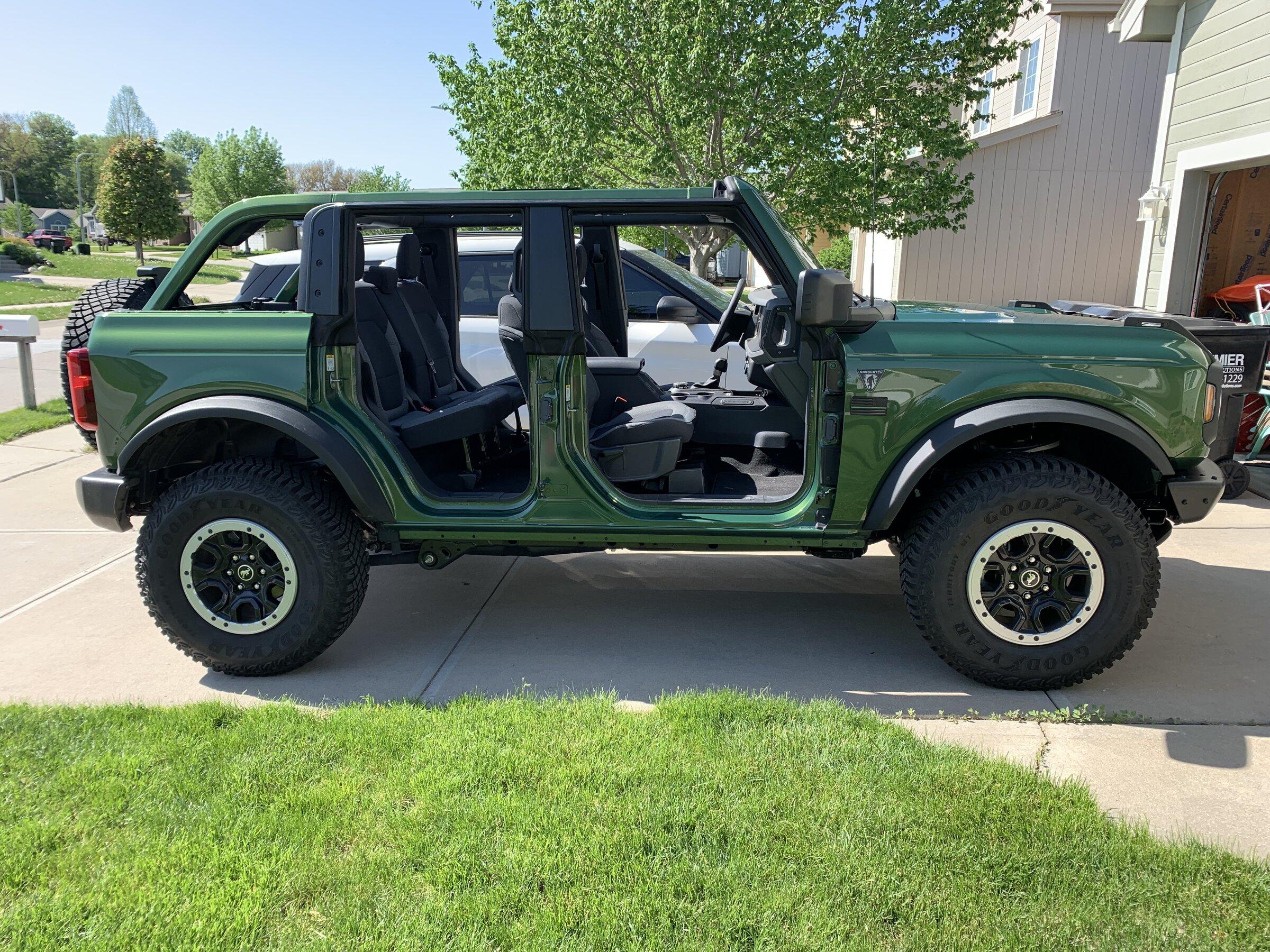 Ford Bronco ERUPTION GREEN Bronco Club 595105CD-66EA-4E26-B19B-CE4F6F917341