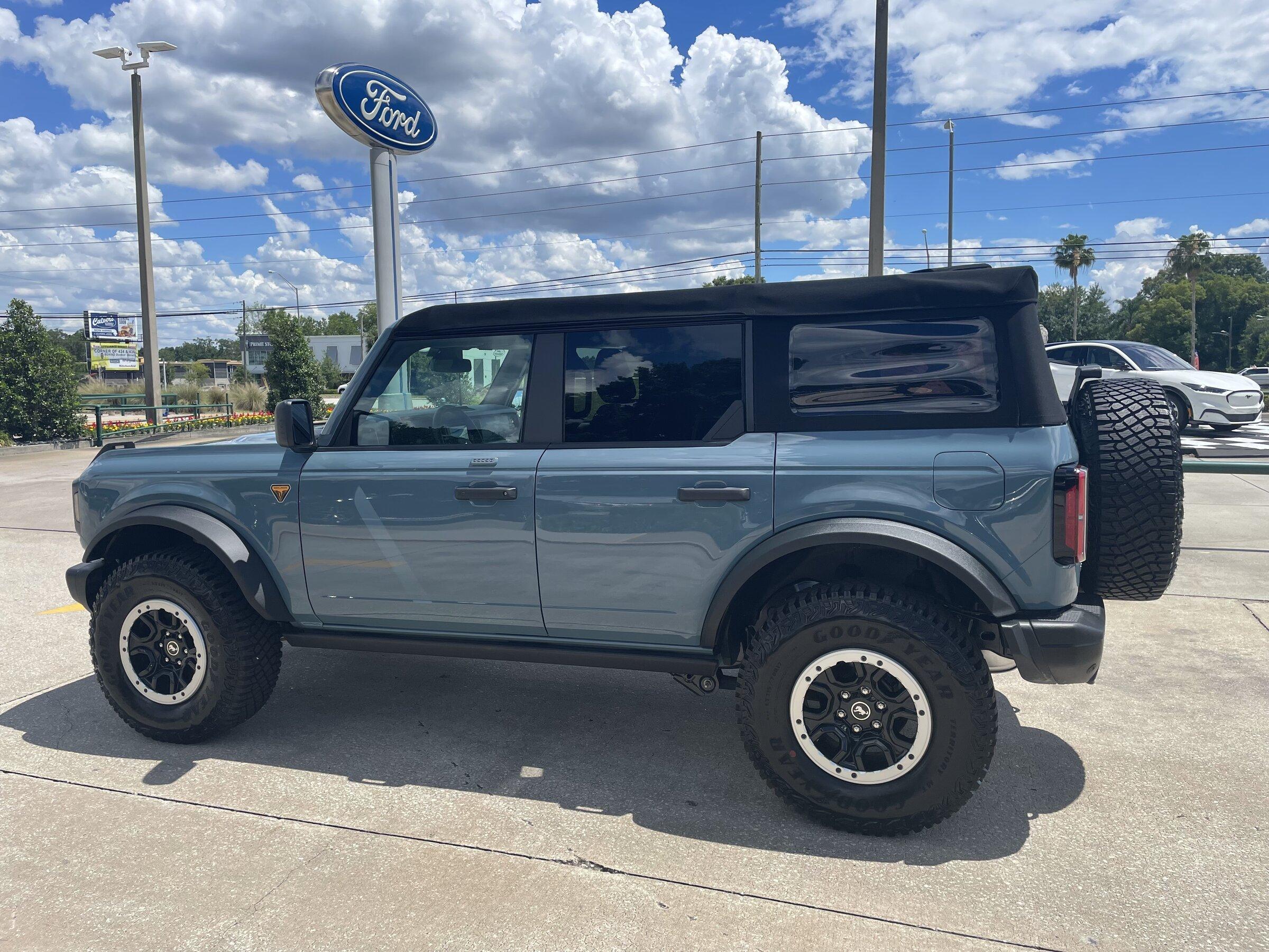 Ford Bronco AREA 51 Bronco Club A80C521E-9935-4820-939A-AA6BA7DEF3B1