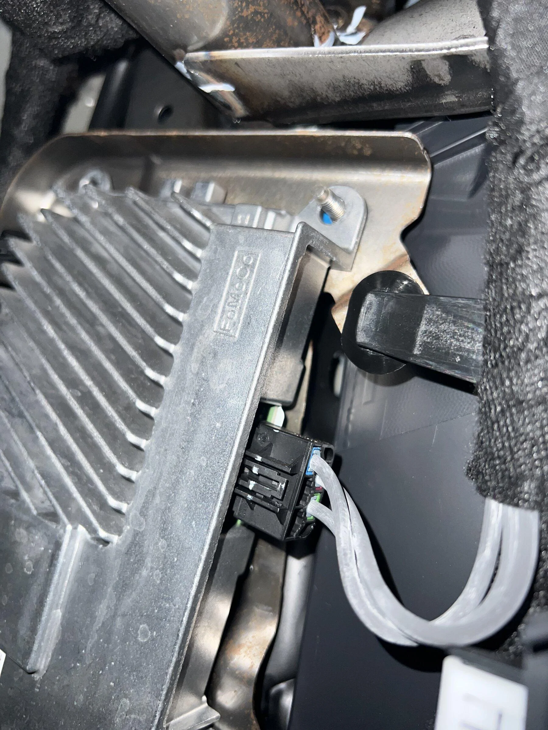 Ford Bronco Good grounding point near passenger glovebox? EBE29394-37CD-42BE-B1A4-10C3854962CB