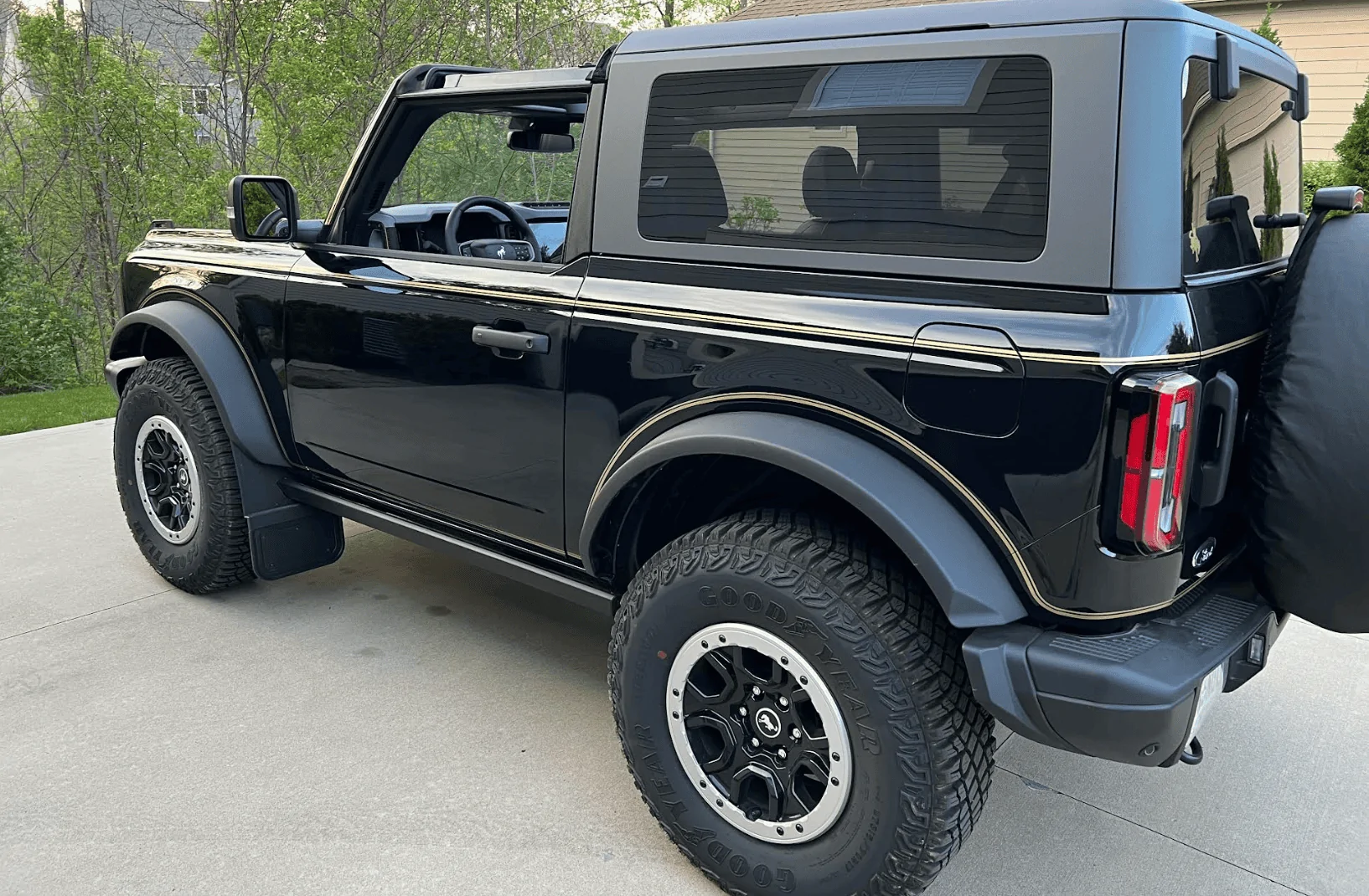 Ford Bronco Old school stripes. Black n gold Screen Shot 2022-05-14 at 6.40.46 PM