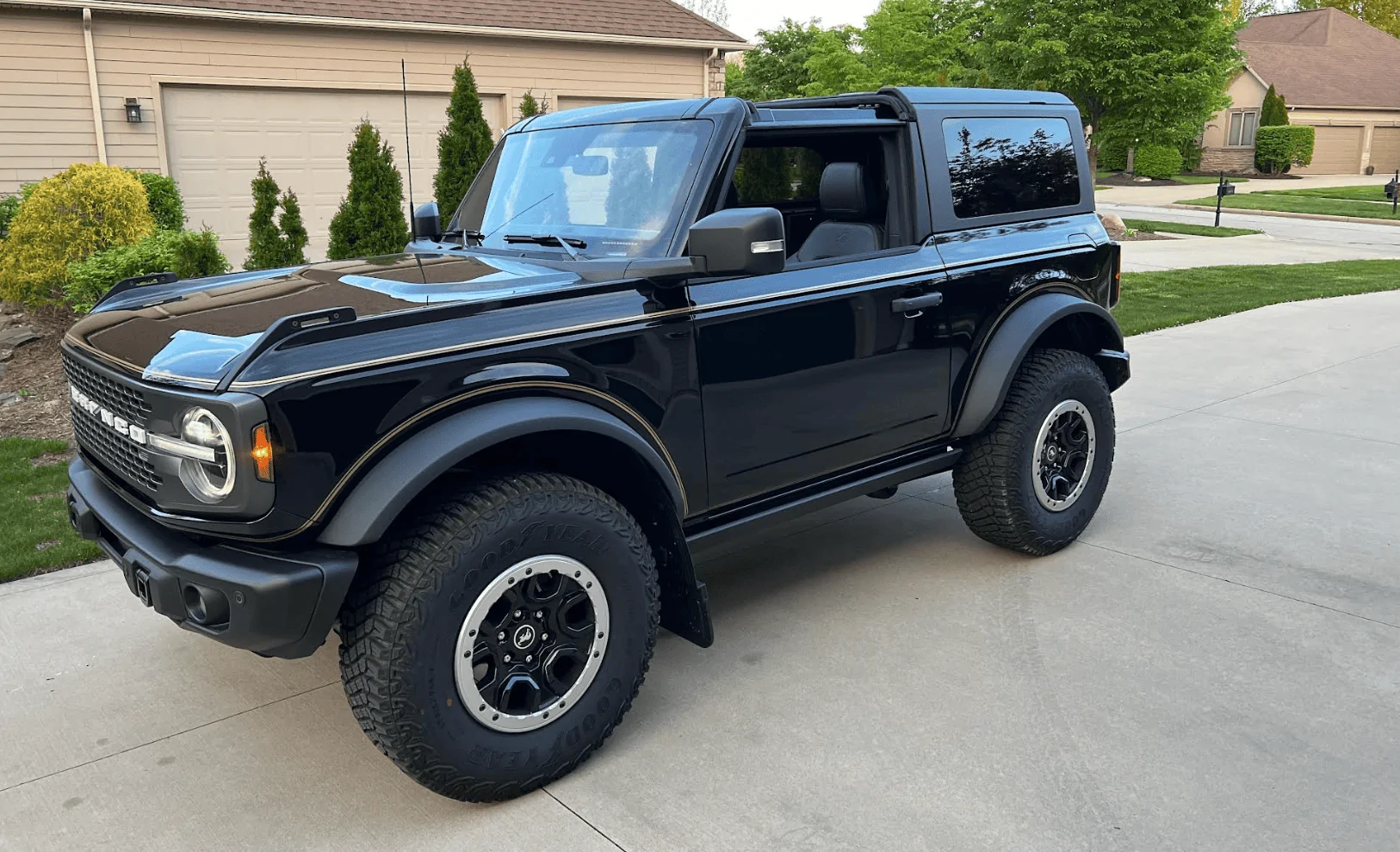 Ford Bronco Old school stripes. Black n gold Screen Shot 2022-05-14 at 6.40.58 PM