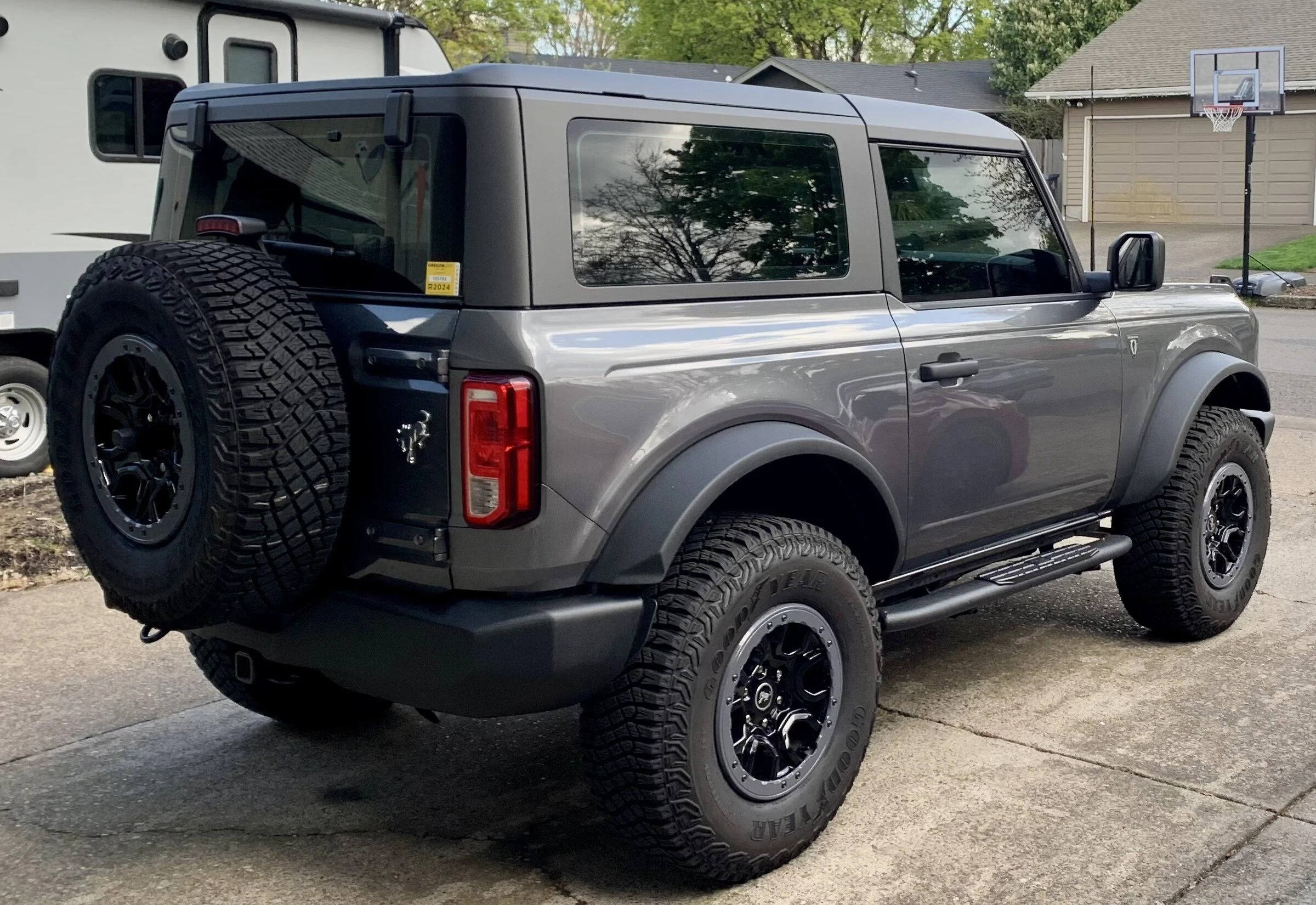 Ford Bronco CARBONIZED GRAY Bronco Club A5568217-957F-448B-B378-F6D5CBE17867