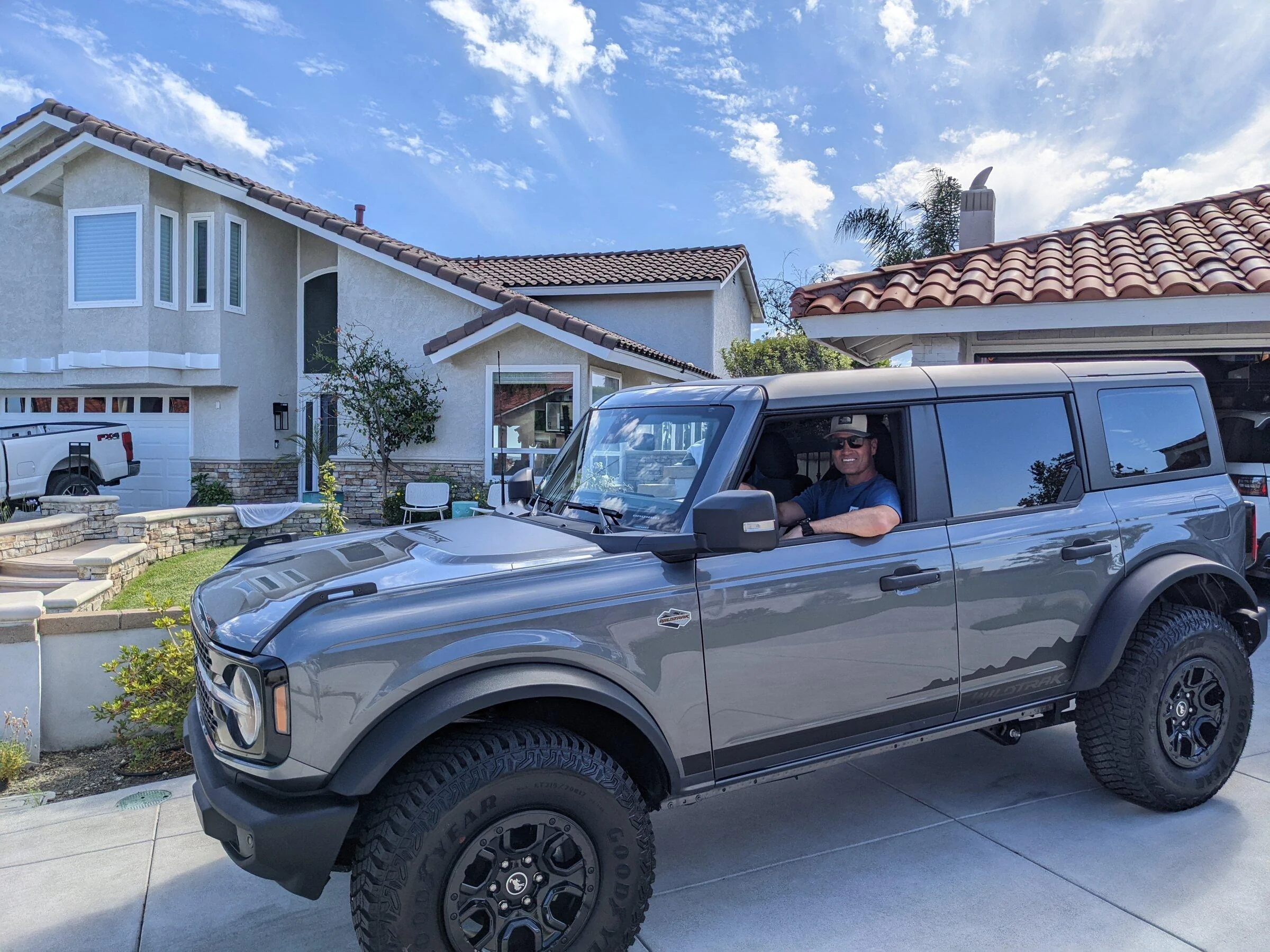 Ford Bronco CARBONIZED GRAY Bronco Club broncopic3