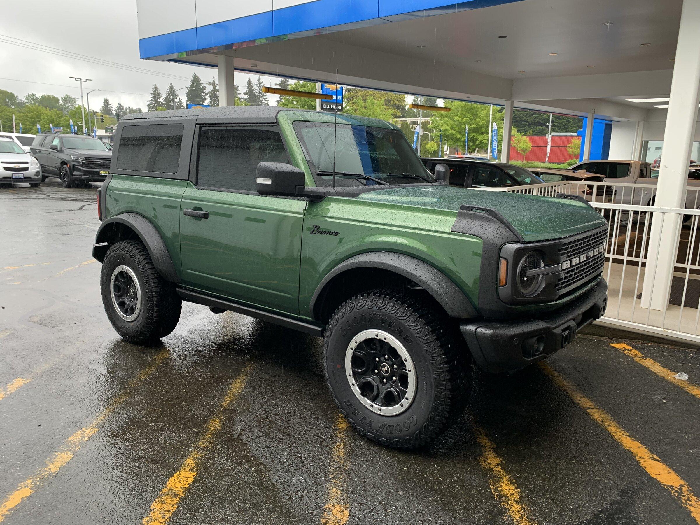 Ford Bronco ERUPTION GREEN Bronco Club F31072FE-16A4-4DC7-BD87-F51202E880CF