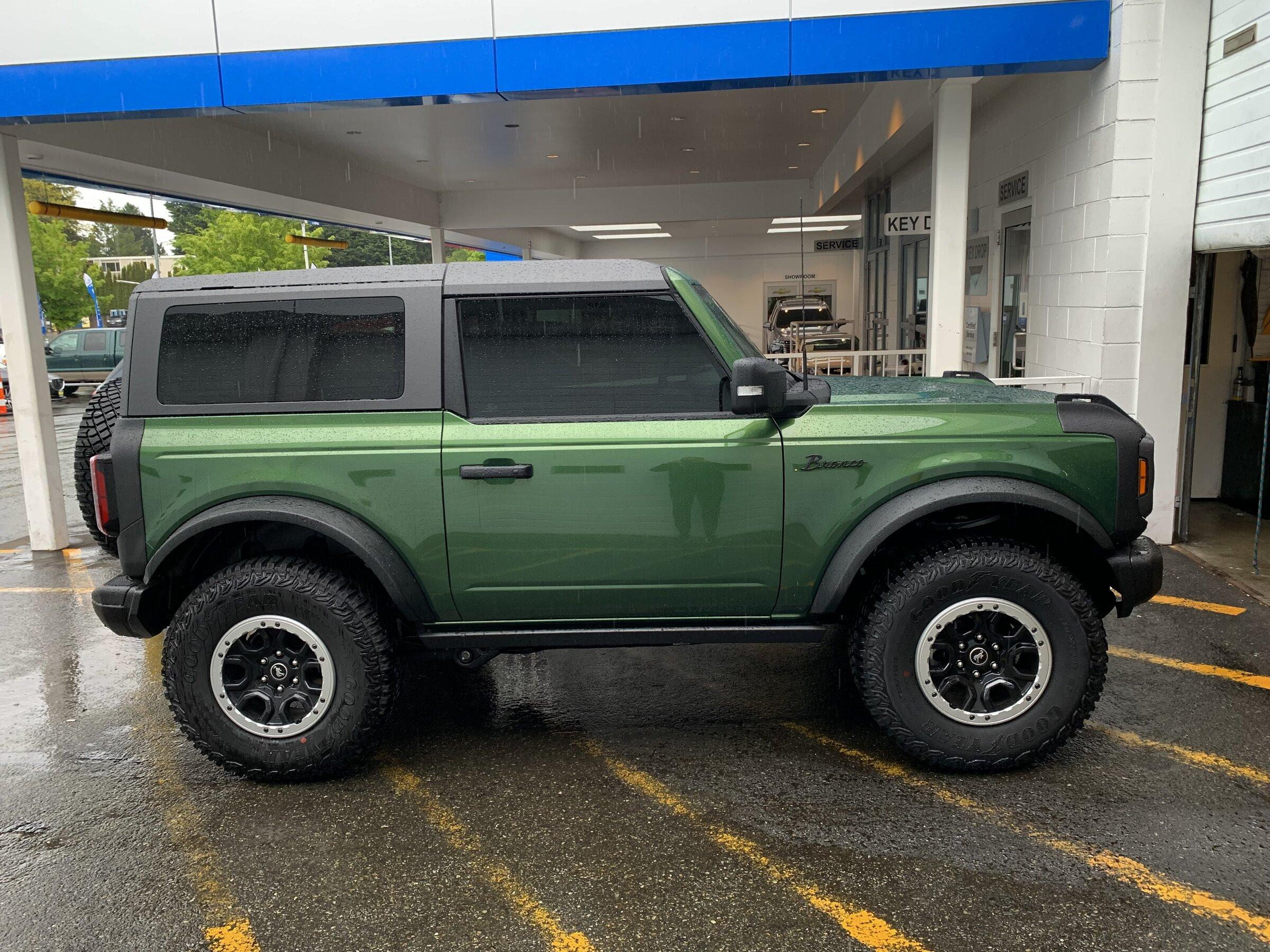 Ford Bronco ERUPTION GREEN Bronco Club B91034E2-11F3-4CF5-96EF-7CAFD6E57D19