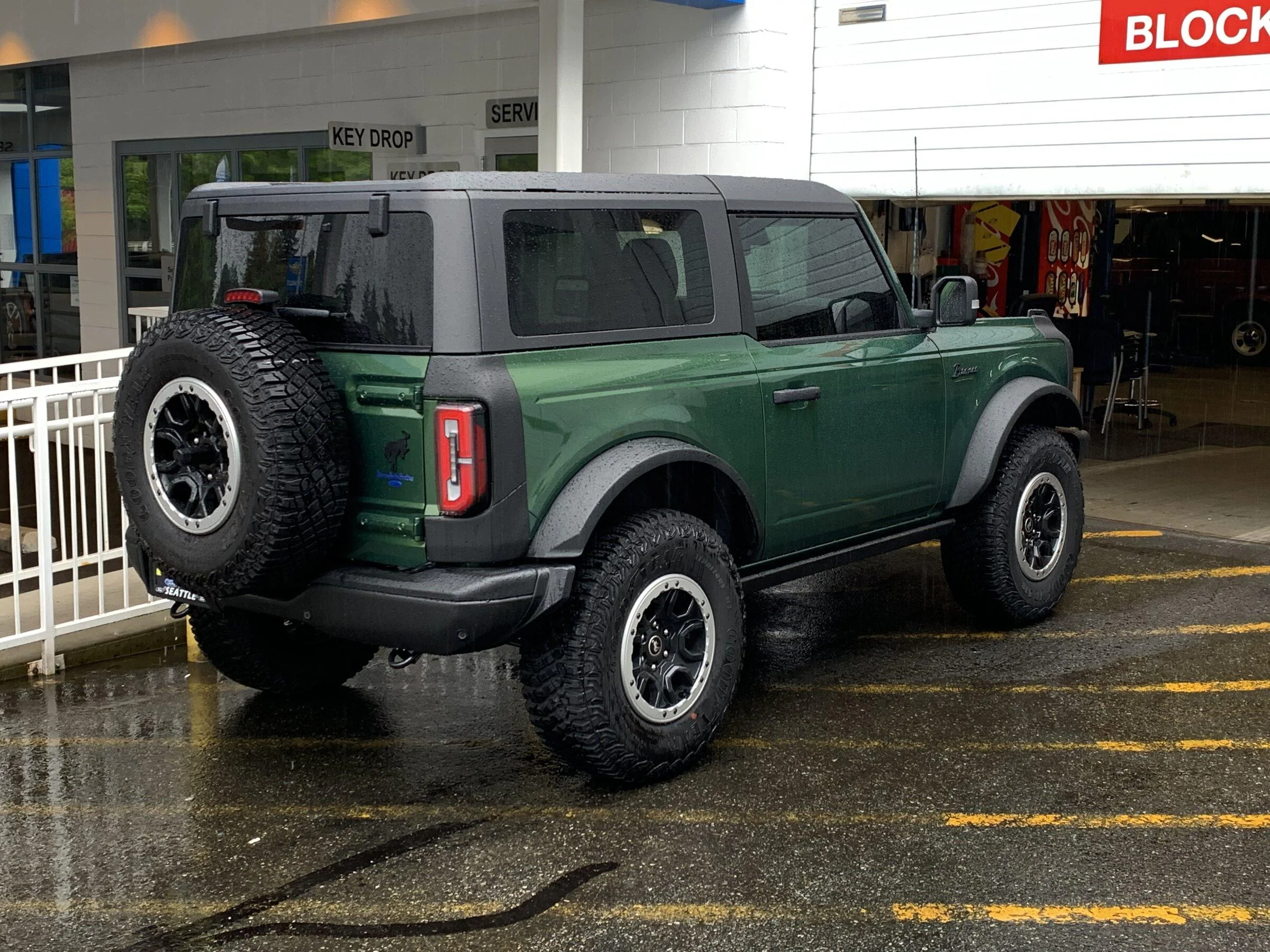 Ford Bronco ERUPTION GREEN Bronco Club 30599EE4-32C7-43B9-A277-B15C7C0BC19B