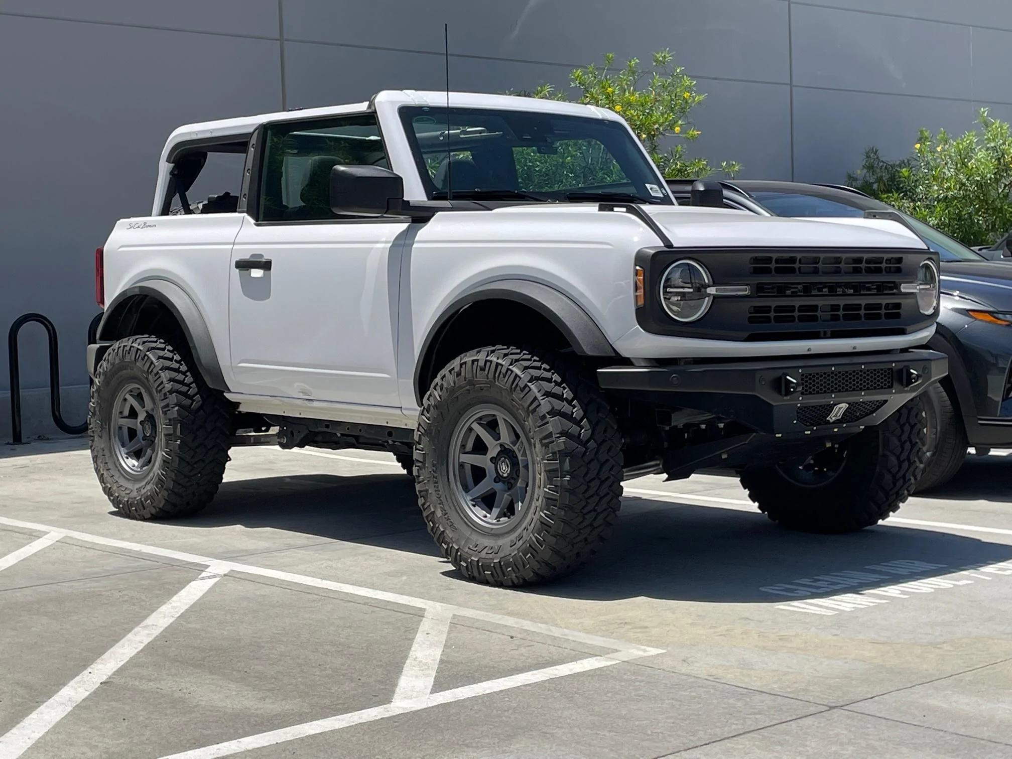 Ford Bronco ICON 2.5 EXP Shocks Bridge The Gap Between Spacers and Threaded Coilovers! IMG_3588