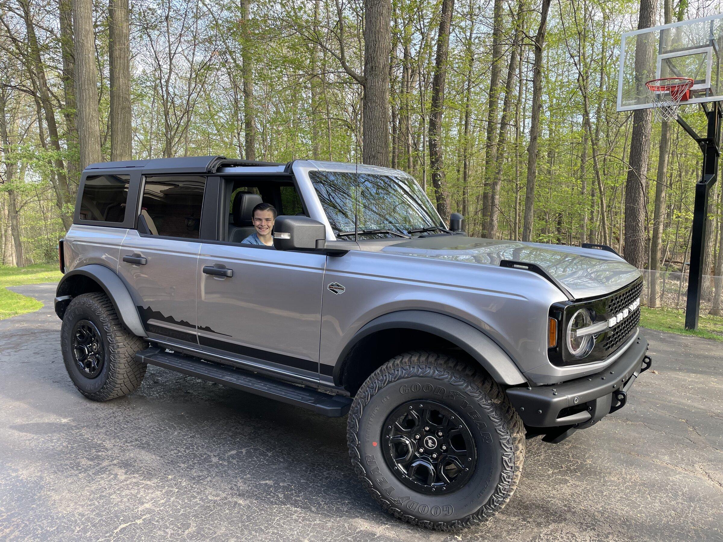 Ford Bronco Color choice? 5AC7CAF0-021F-4380-B872-5BA8A1ED7B2C