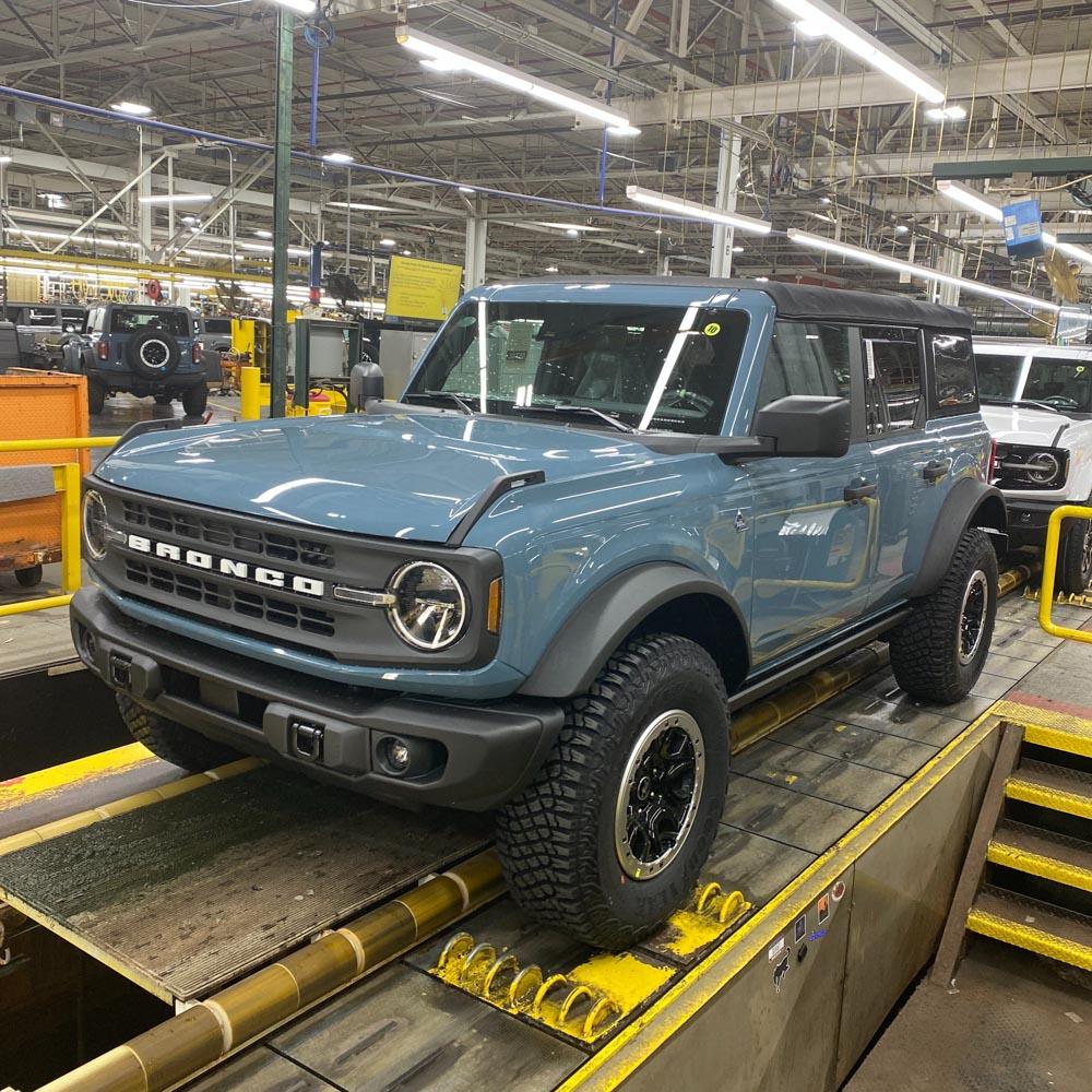 Ford Bronco 5/9 Build Week group. (ManSquatch Week) image