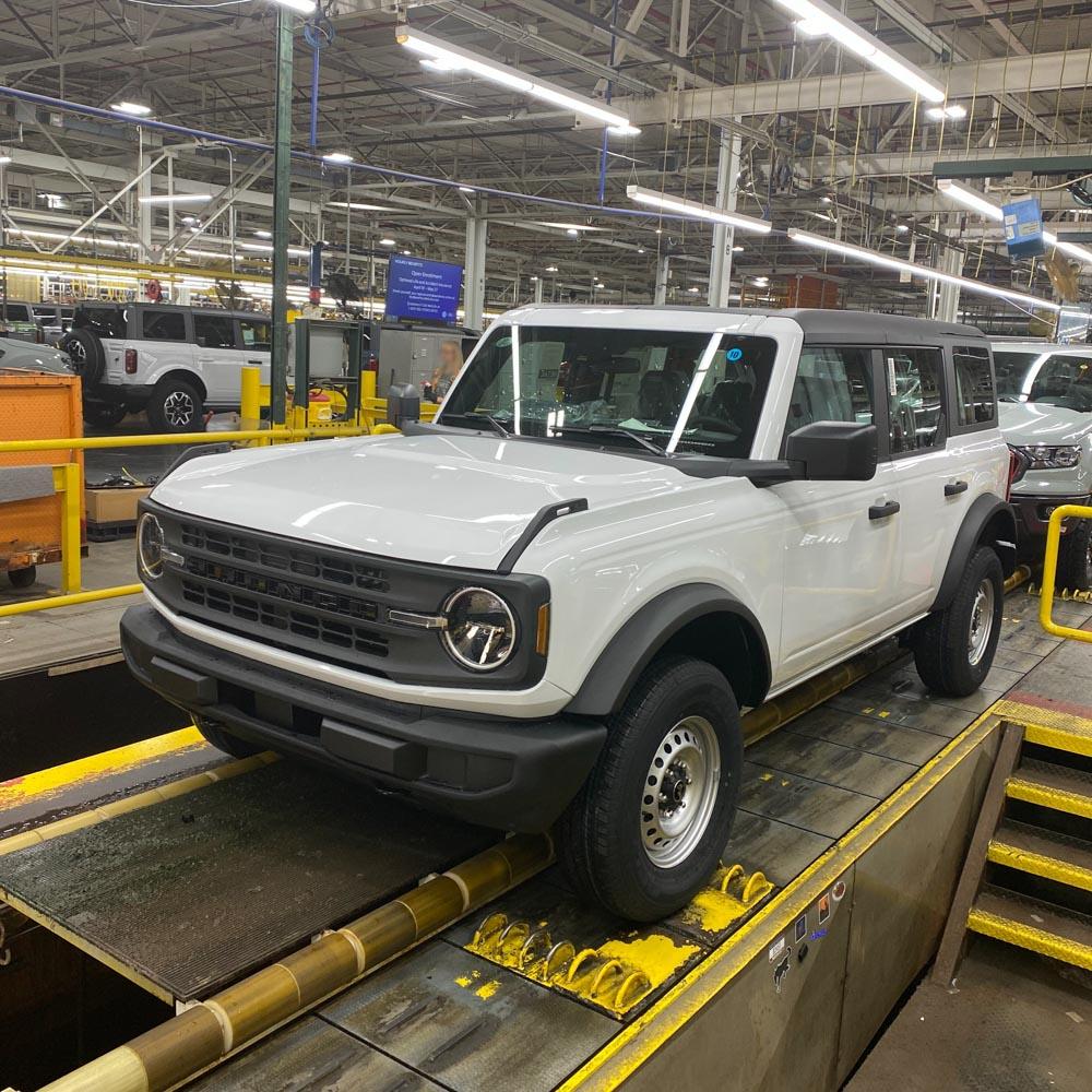 Ford Bronco 5/9 Build Week group. (ManSquatch Week) Bronco Base Oxford White Line Photo