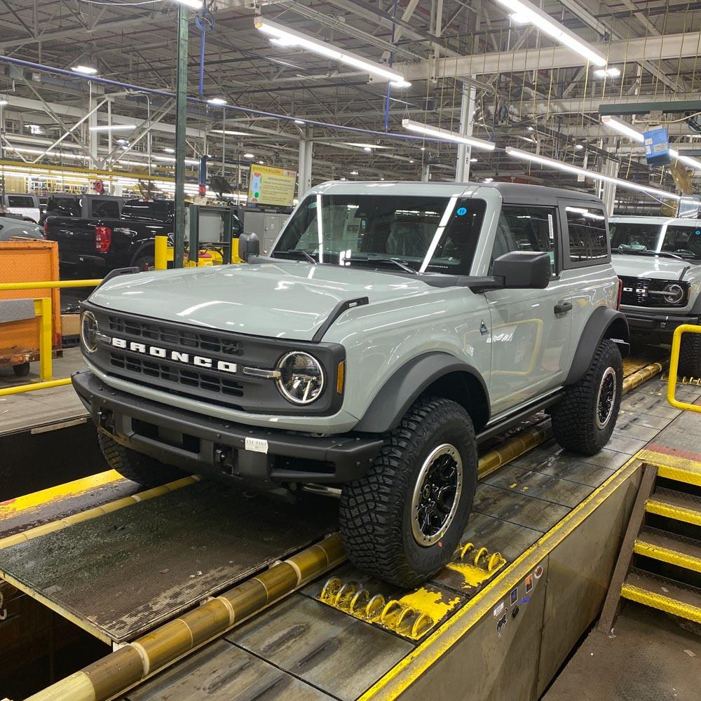 Ford Bronco 5/9 Build Week group. (ManSquatch Week) image