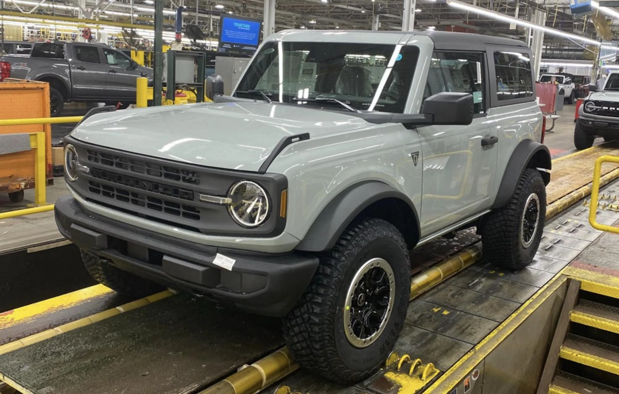 Ford Bronco 5/9 Build Week group. (ManSquatch Week) 1652815381712