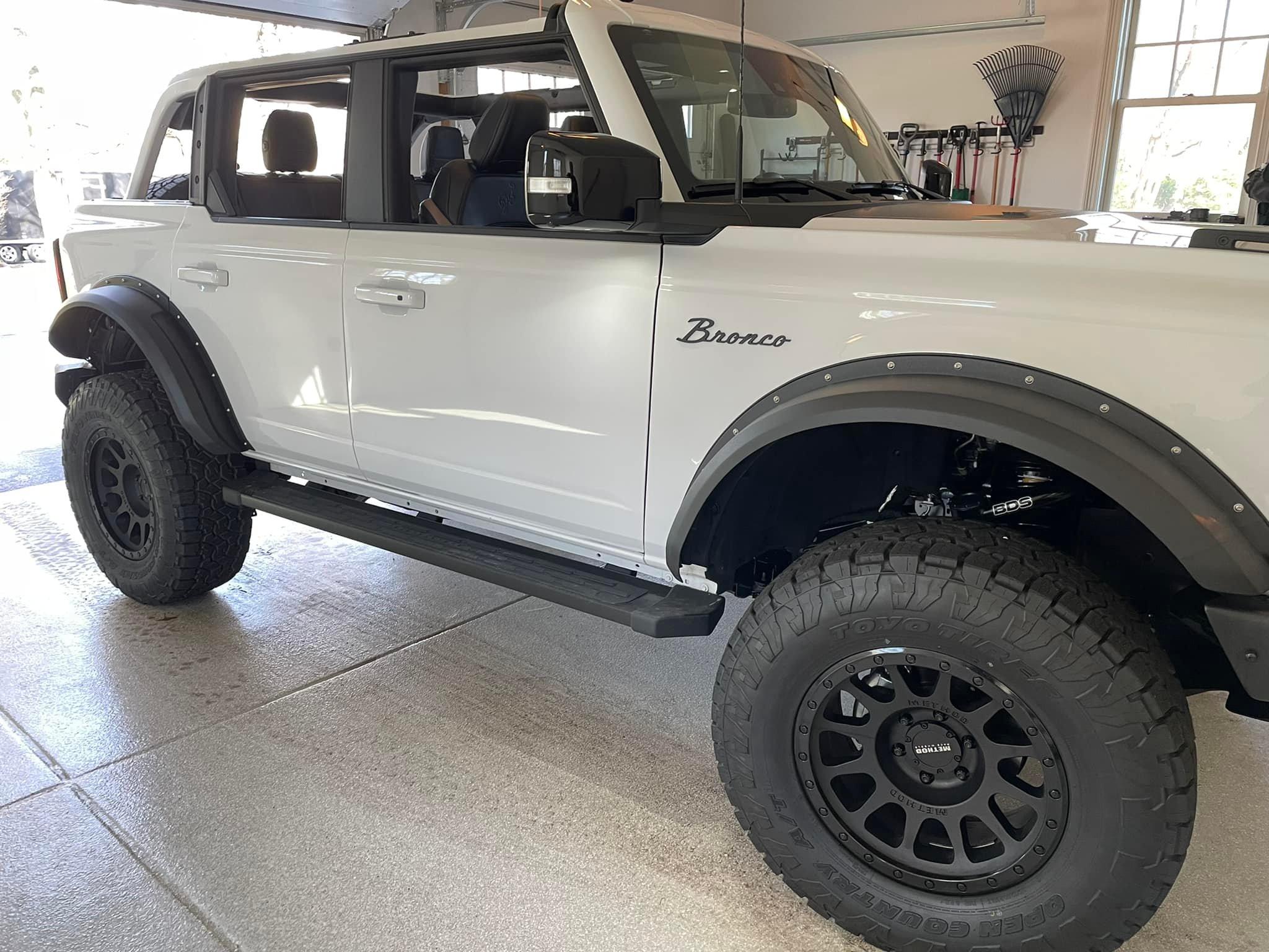 Ford Bronco OXFORD WHITE Bronco Club 280946368_5186065024809344_3068390351383611633_n