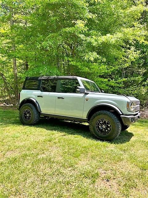 Ford Bronco Badlands NON-SASQUATCH on 35's and 1" level lift b3