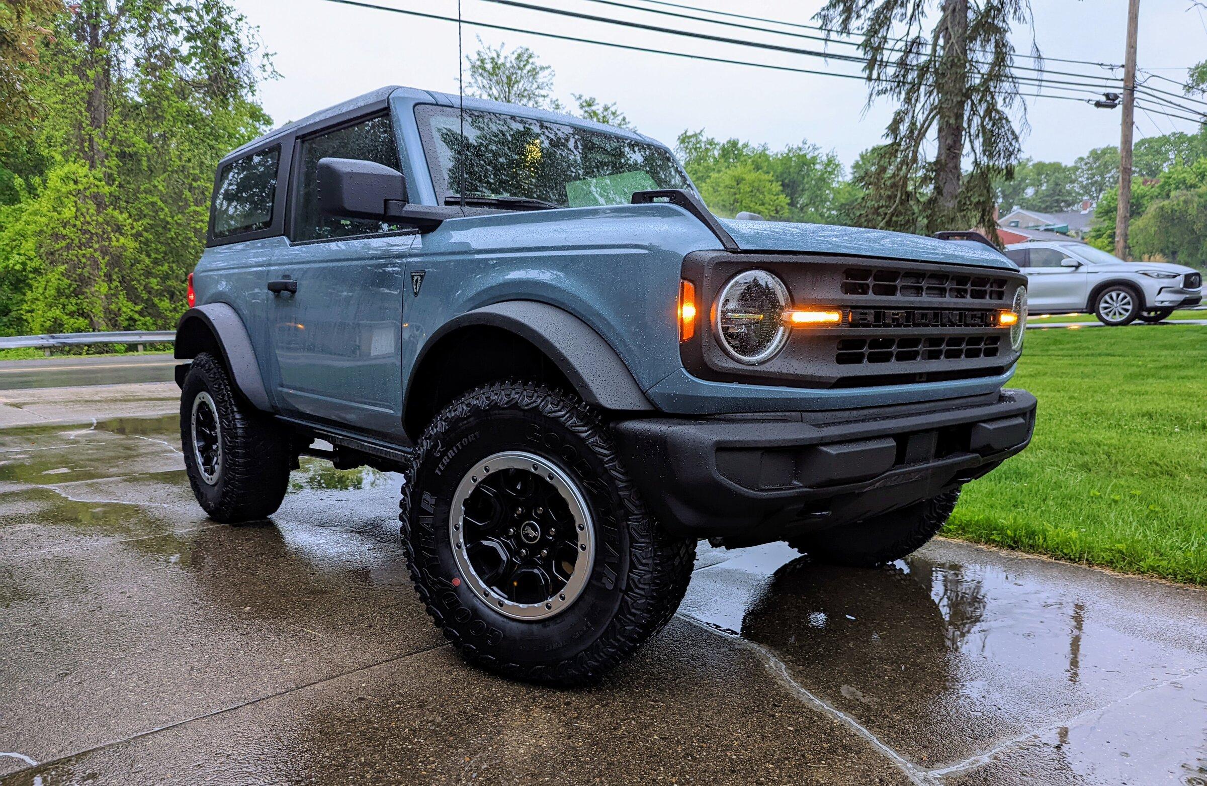 Ford Bronco 5/9 Build Week group. (ManSquatch Week) PXL_20220519_002254108~2