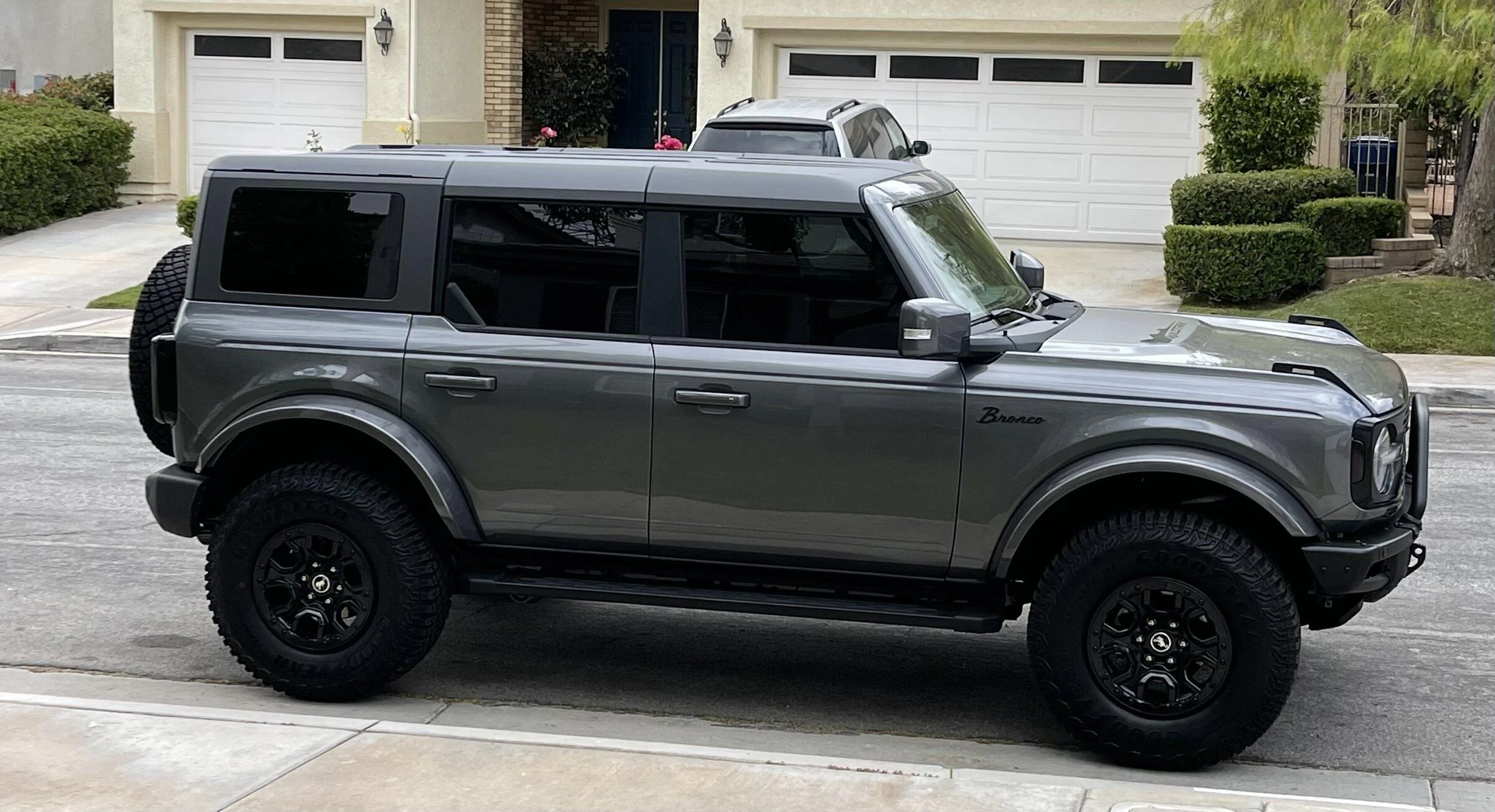 Bronco 3.jpg