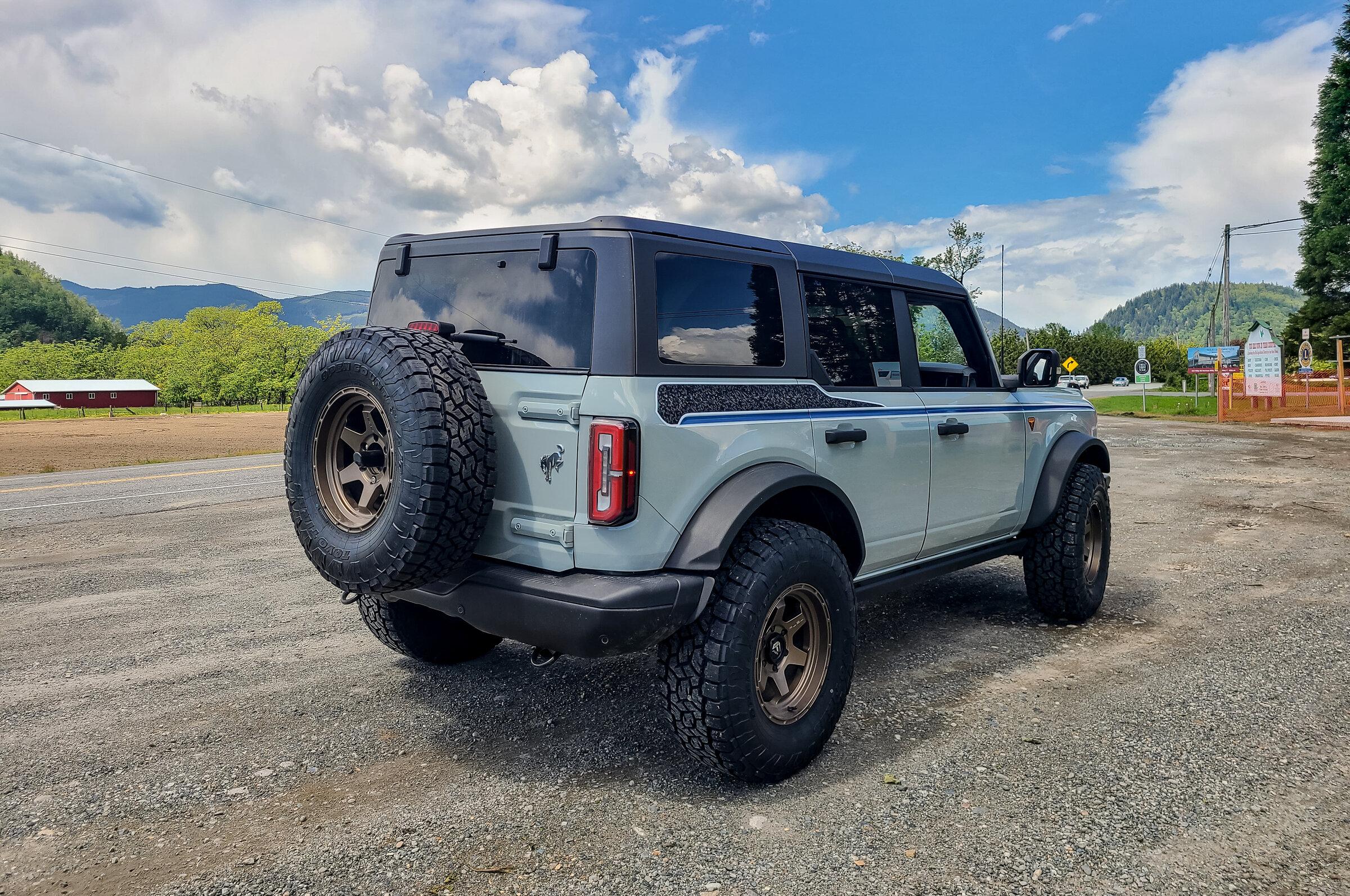 Ford Bronco Badlands Non-SAS on 35x12.5x17's...Does it even lift Bro? PSX_20220520_144153